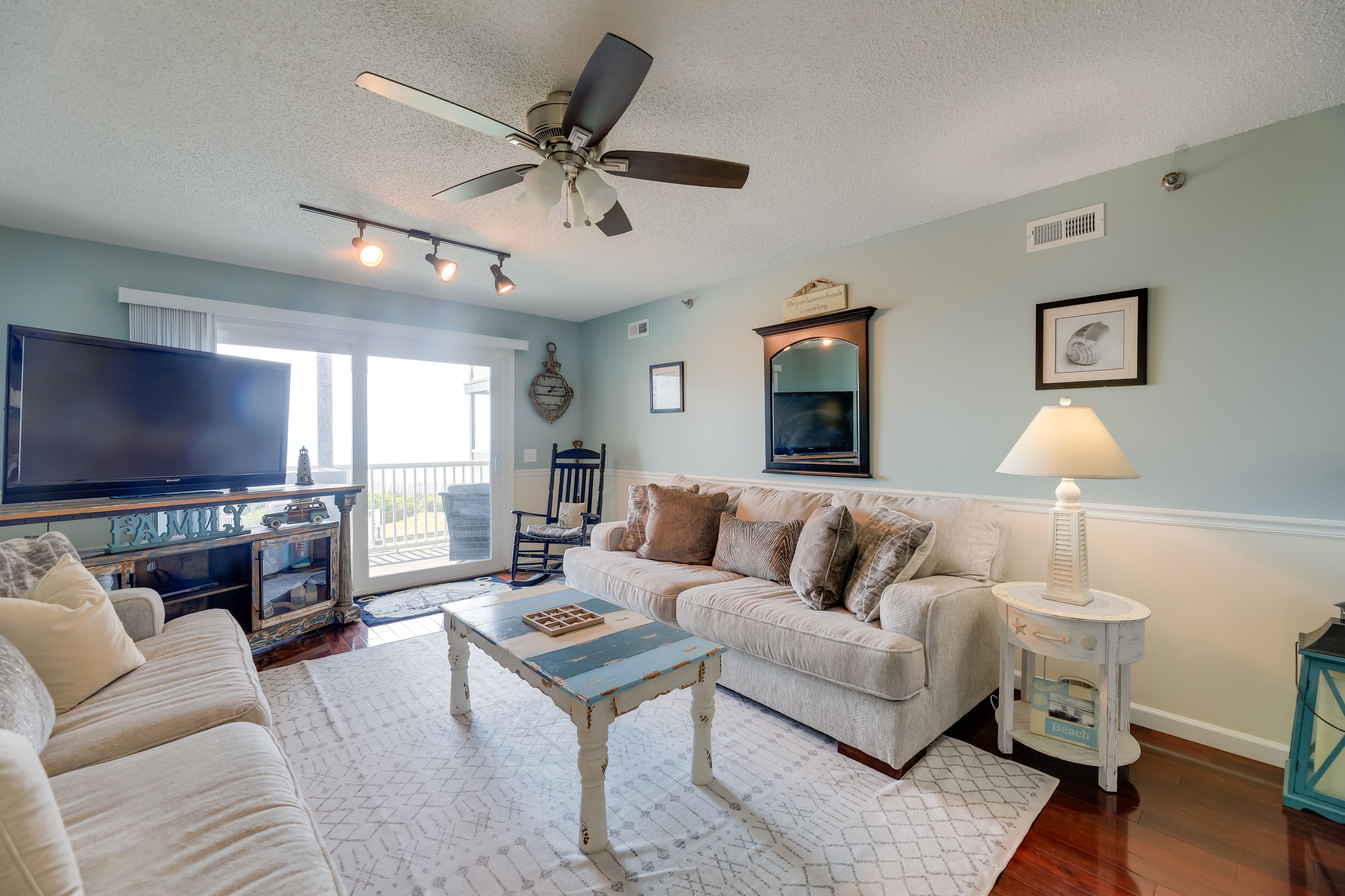 Living Room | Smart TV