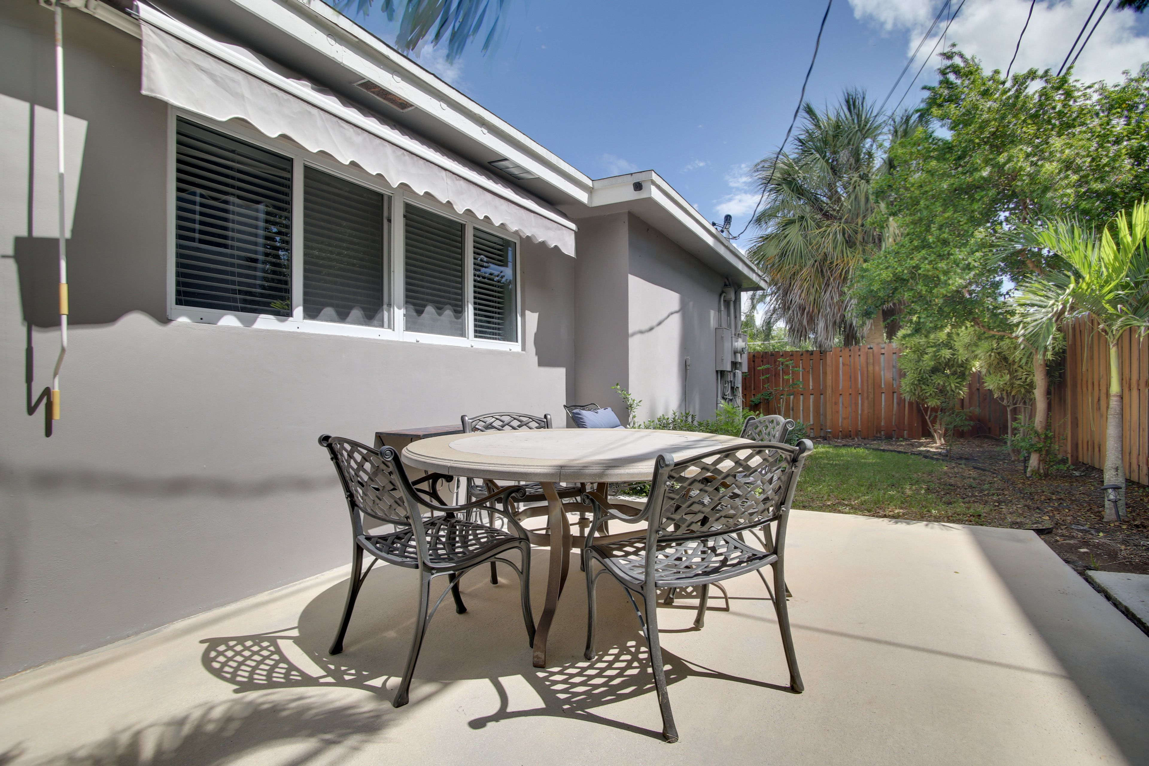 Private Side Patio | Outdoor Dining Table | Retractable Awning | Gas Grill