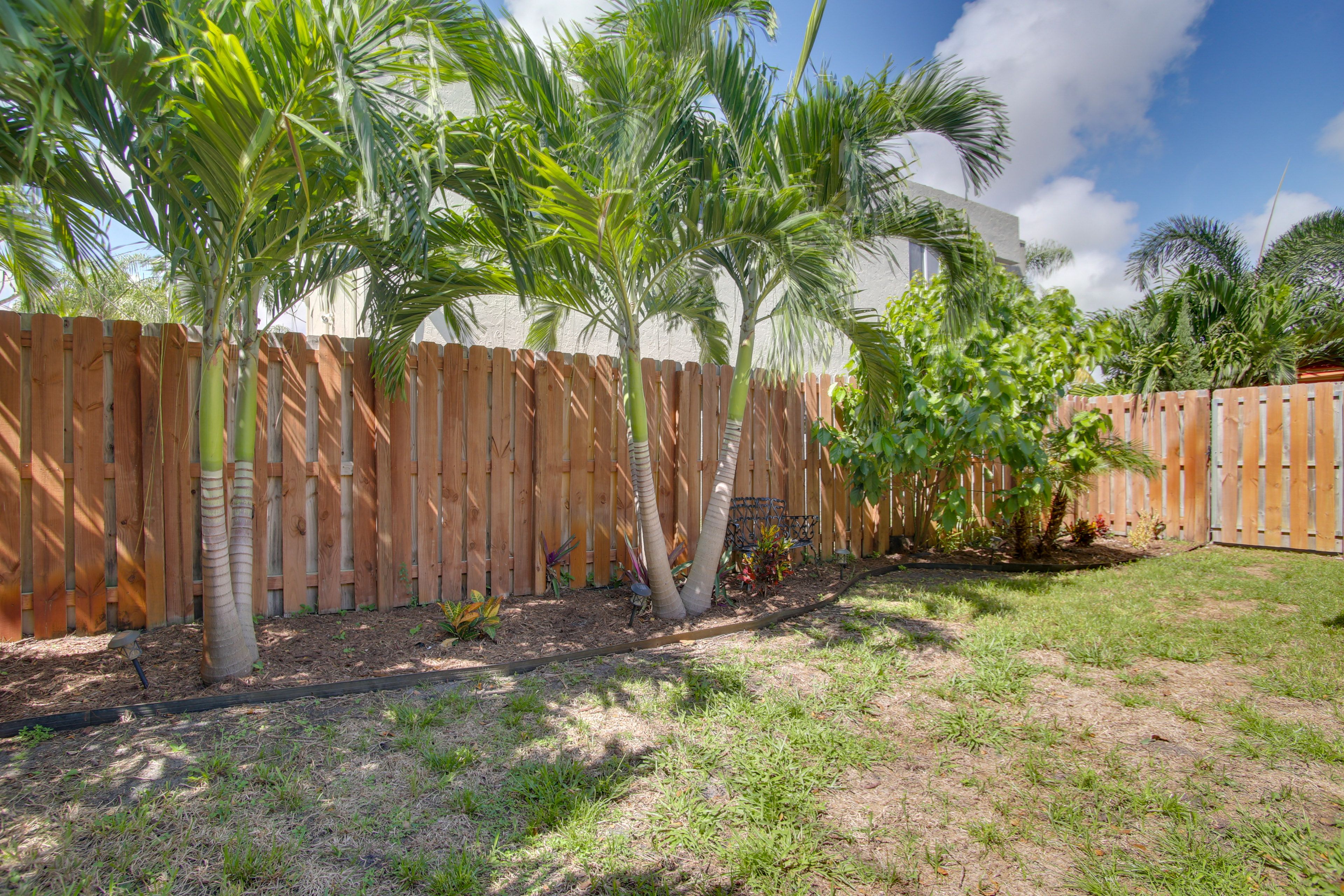 Private Side Patio | Garden