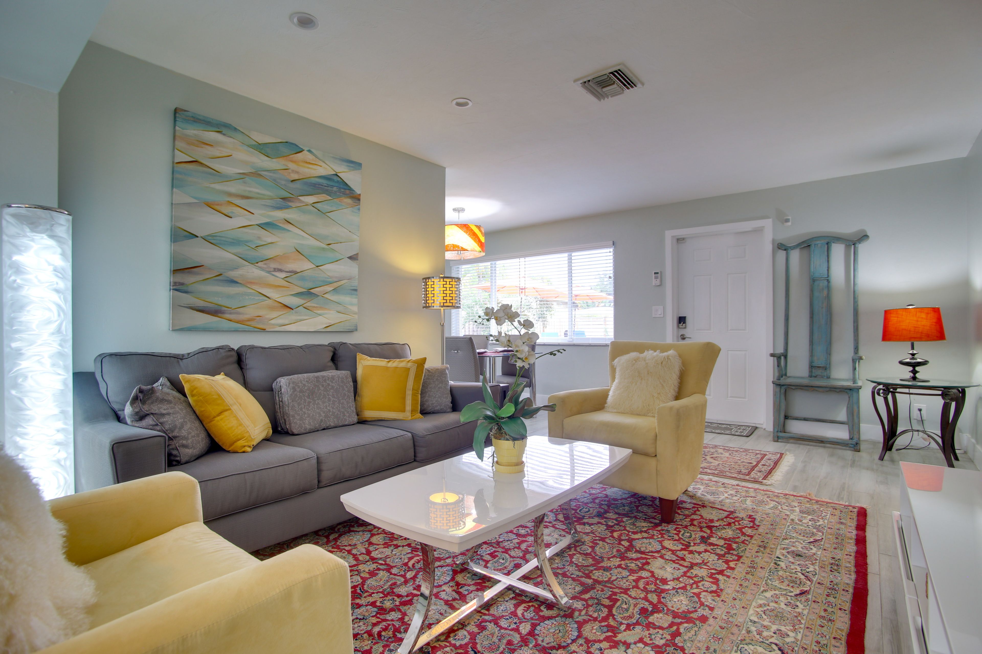 Living Room | Free WiFi | Smart TV