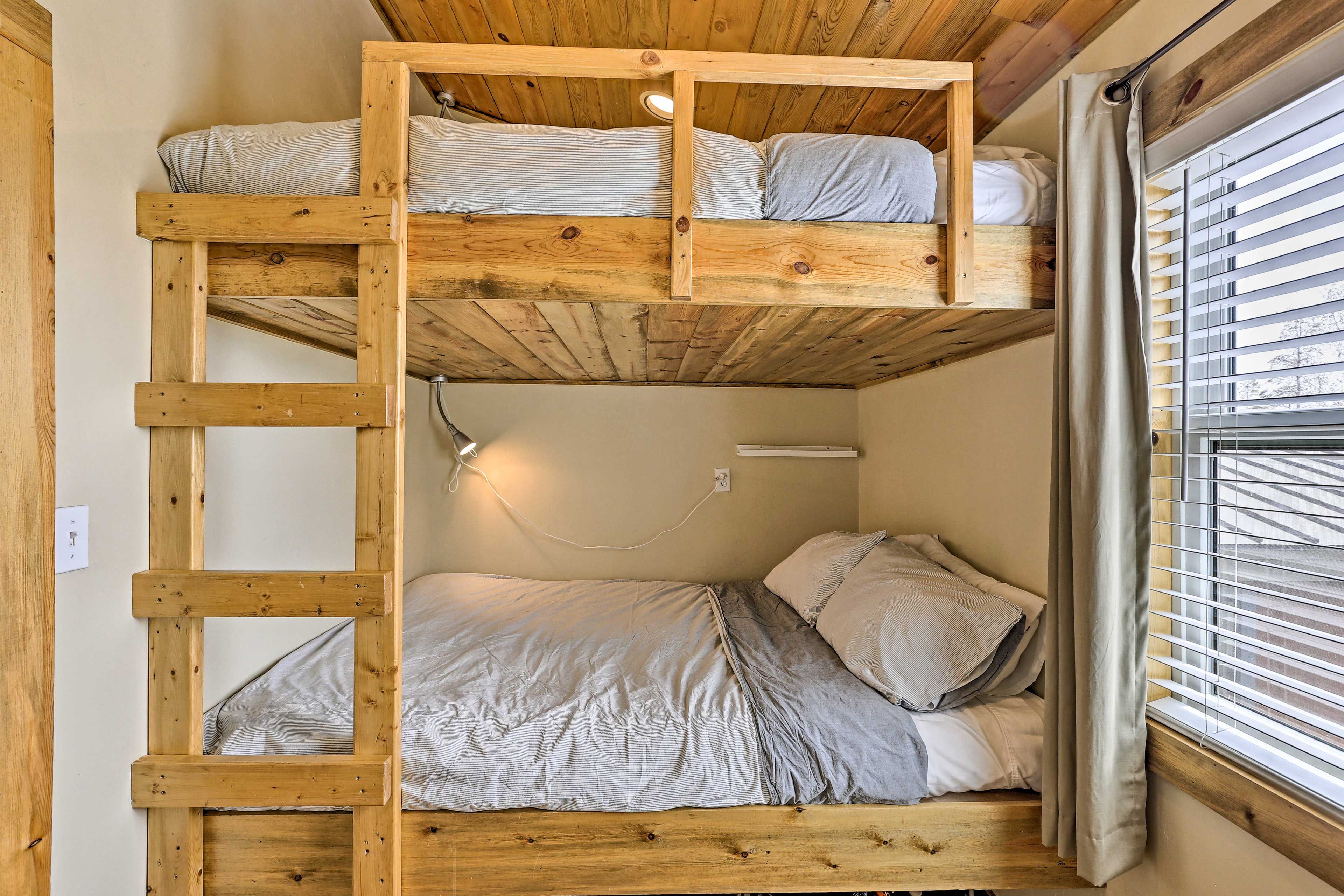 The queen-over-queen bunks can sleep a total of 4 people.