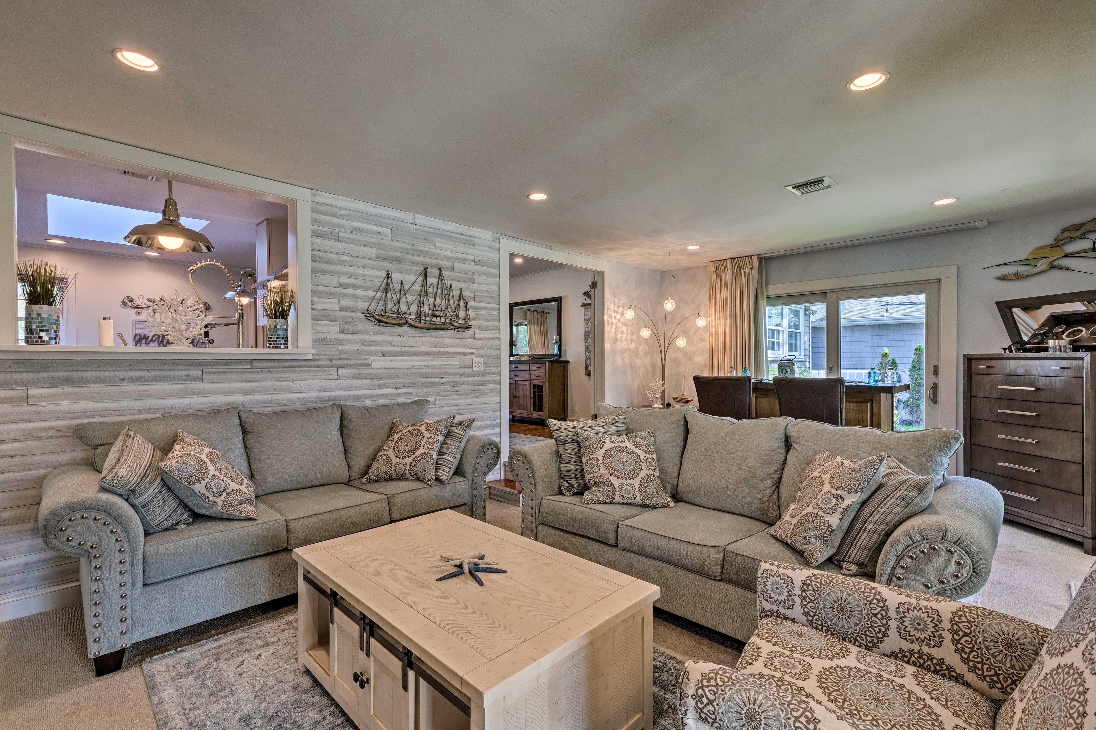Living Room | Sleeper Sofa | Central A/C & Heating