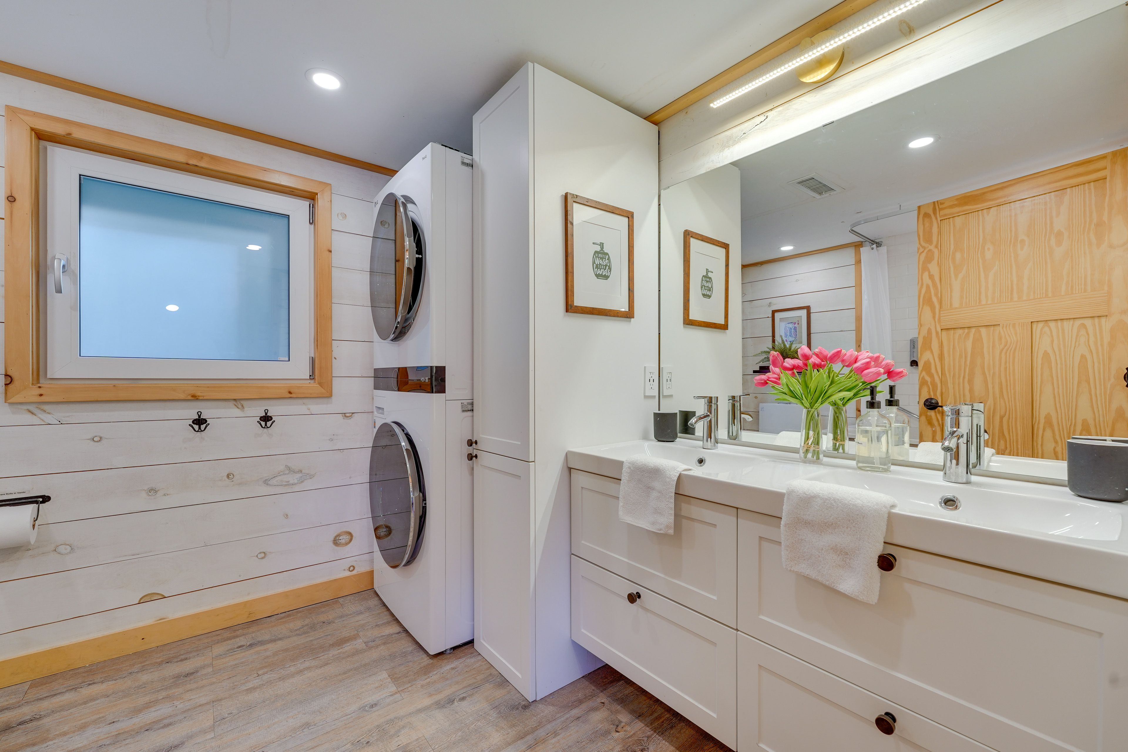 En-Suite Bathroom | Washer/Dryer