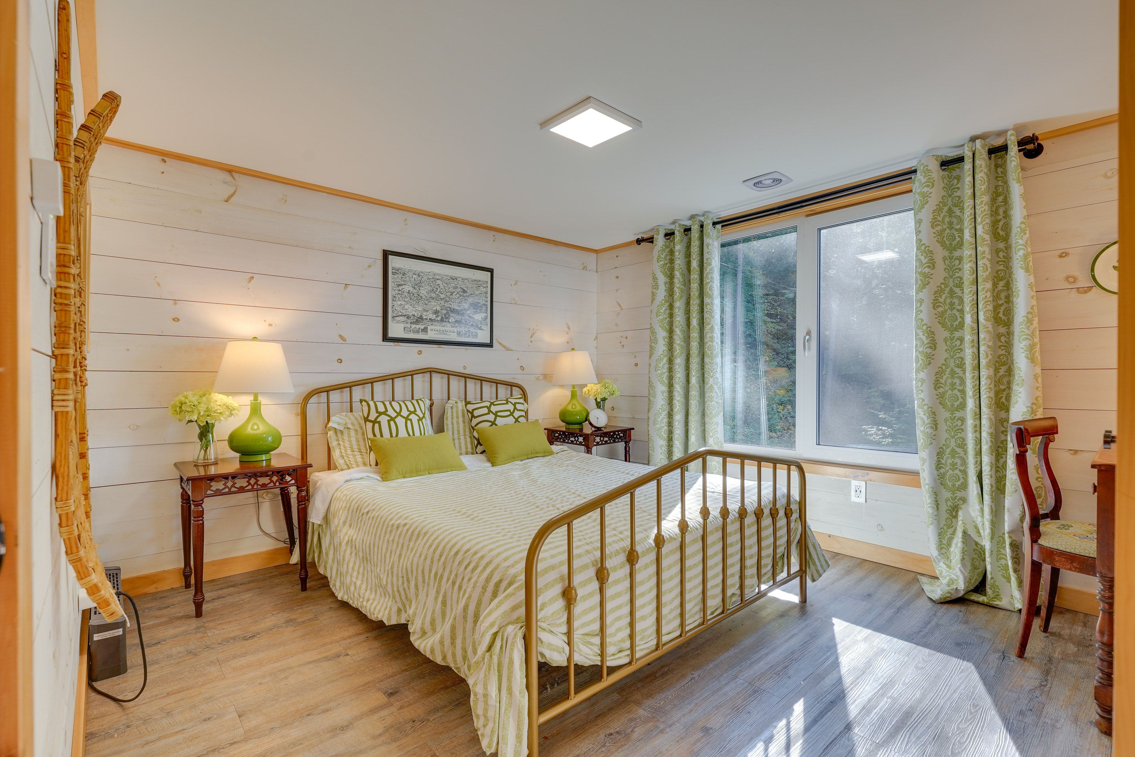 Bedroom 3 | Queen Bed
