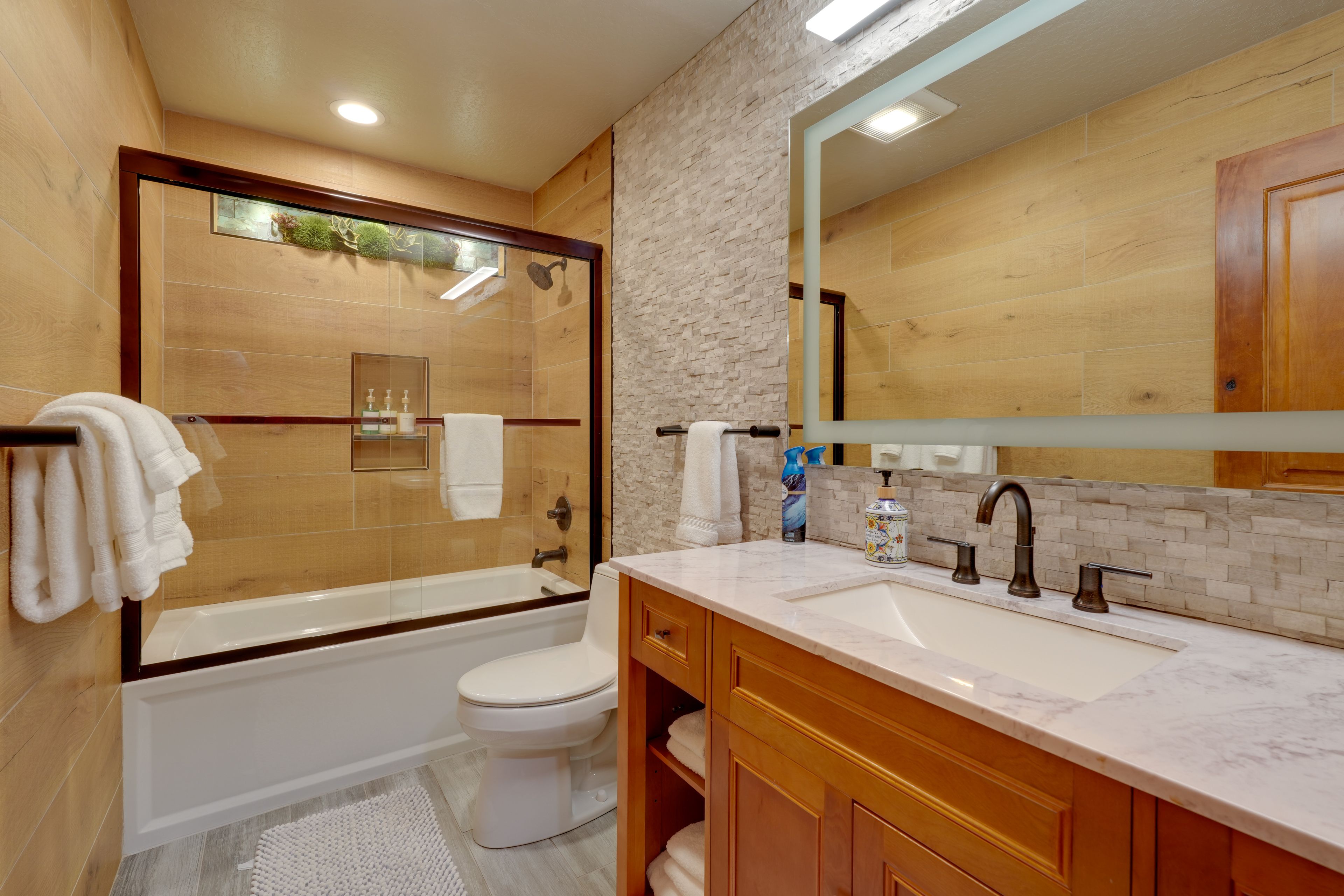 Full Bathroom | Main Level