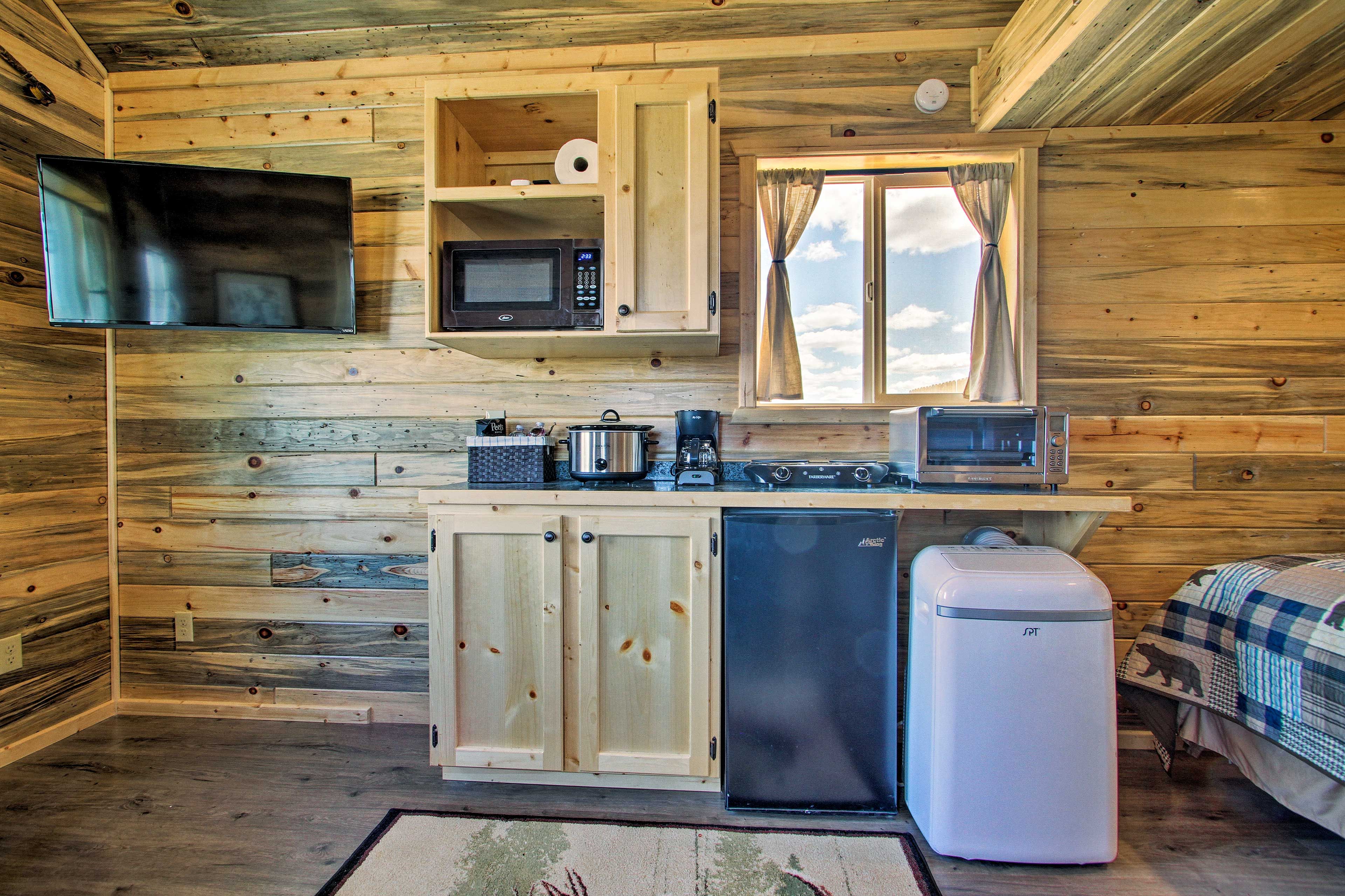 Kitchenette | Toaster Oven | Crockpot | Coffee Maker