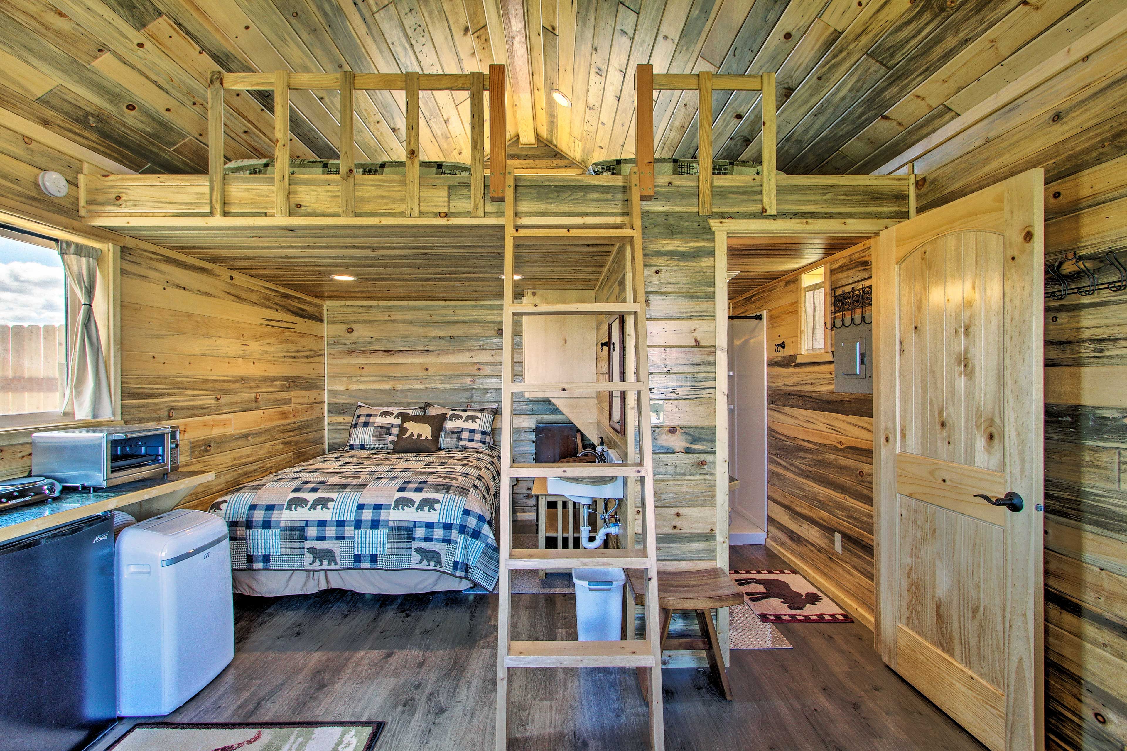Sleeping Area | Queen Bed