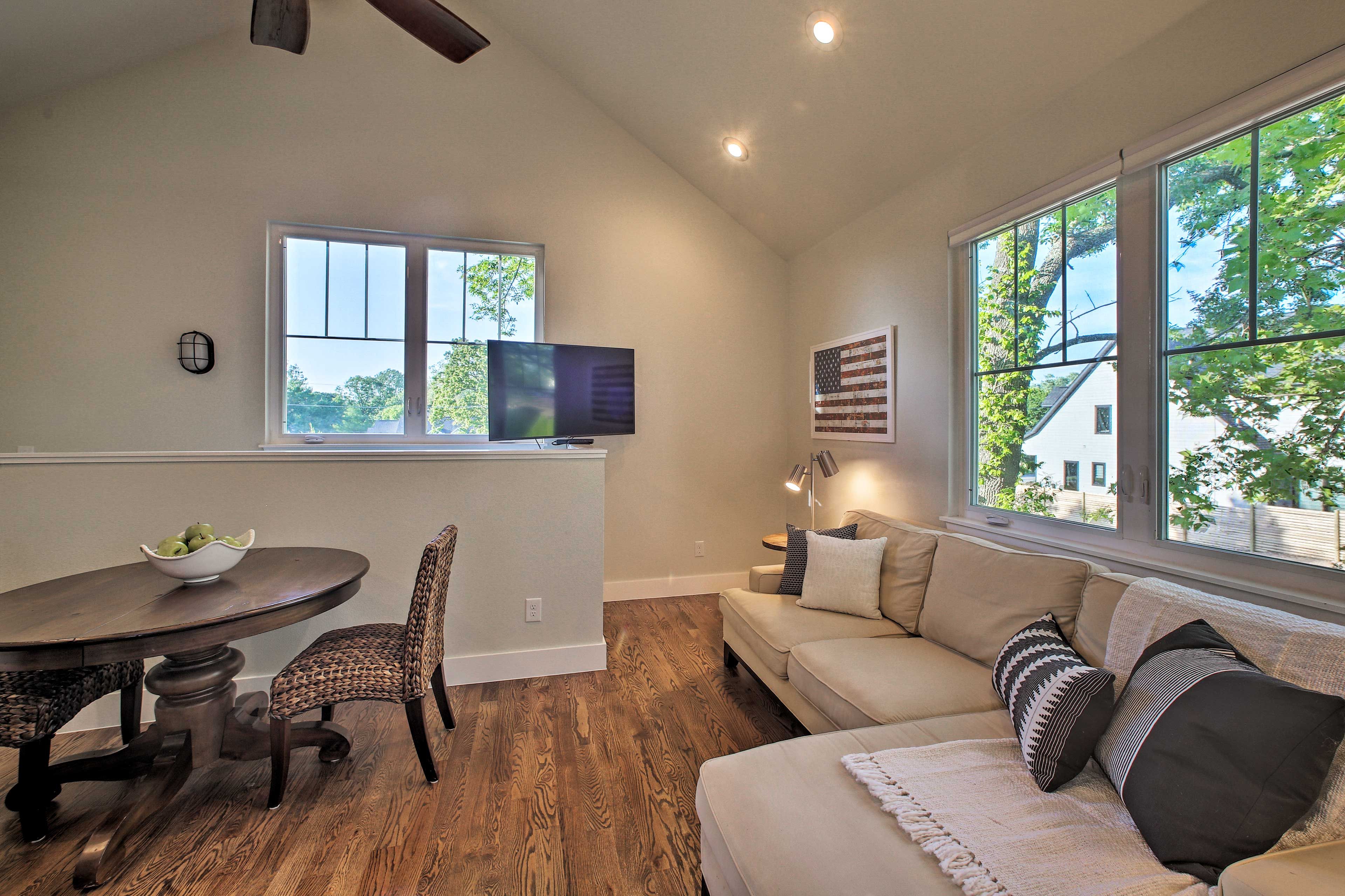 Experience Bentonville from this upscale vacation rental apartment!