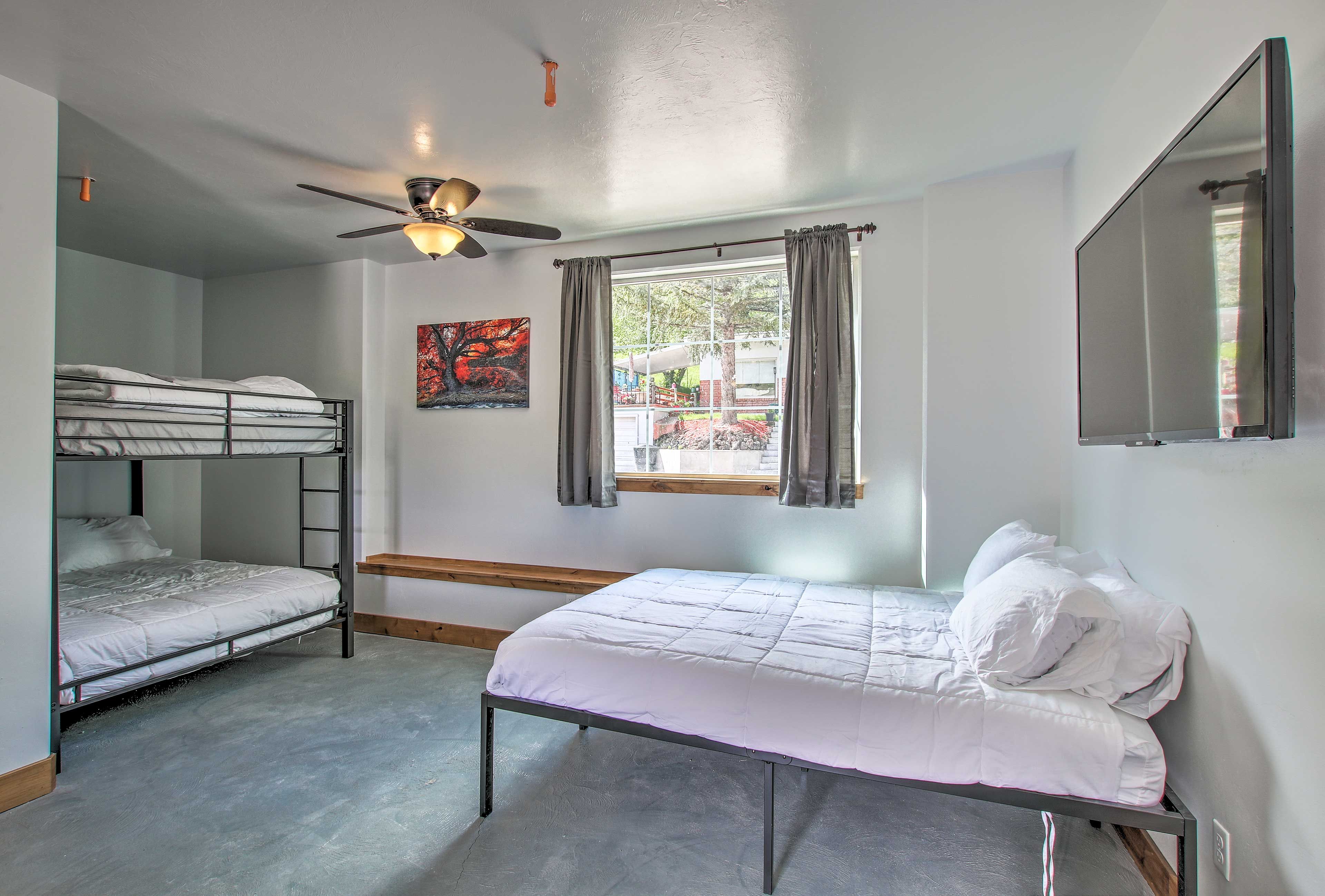 Studio | Queen Bed | Queen Bunk Bed | Smart TV