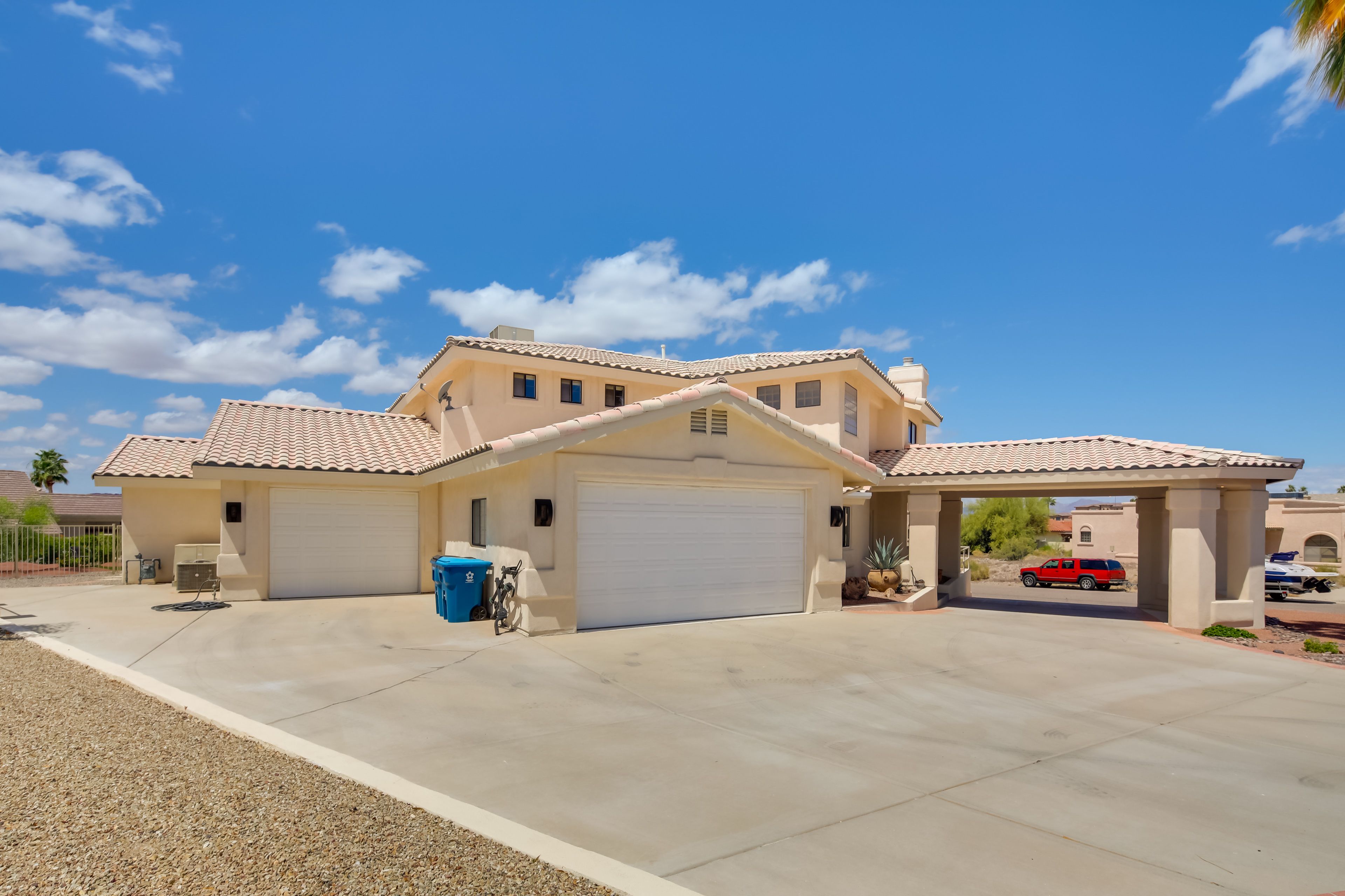 Parking | Driveway (6 Vehicles) | Trailer/RV Parking