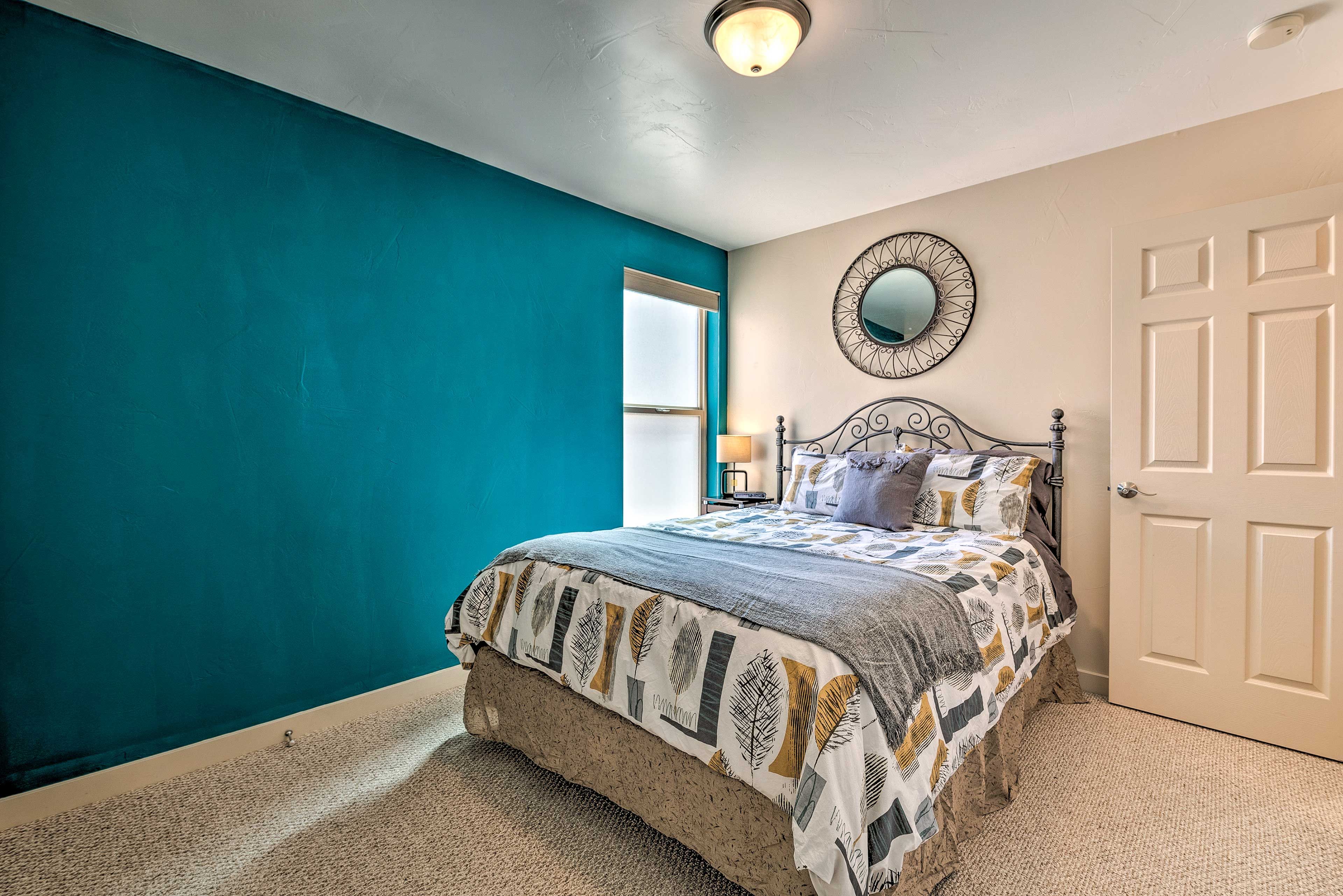Bedroom 2 | Queen Bed