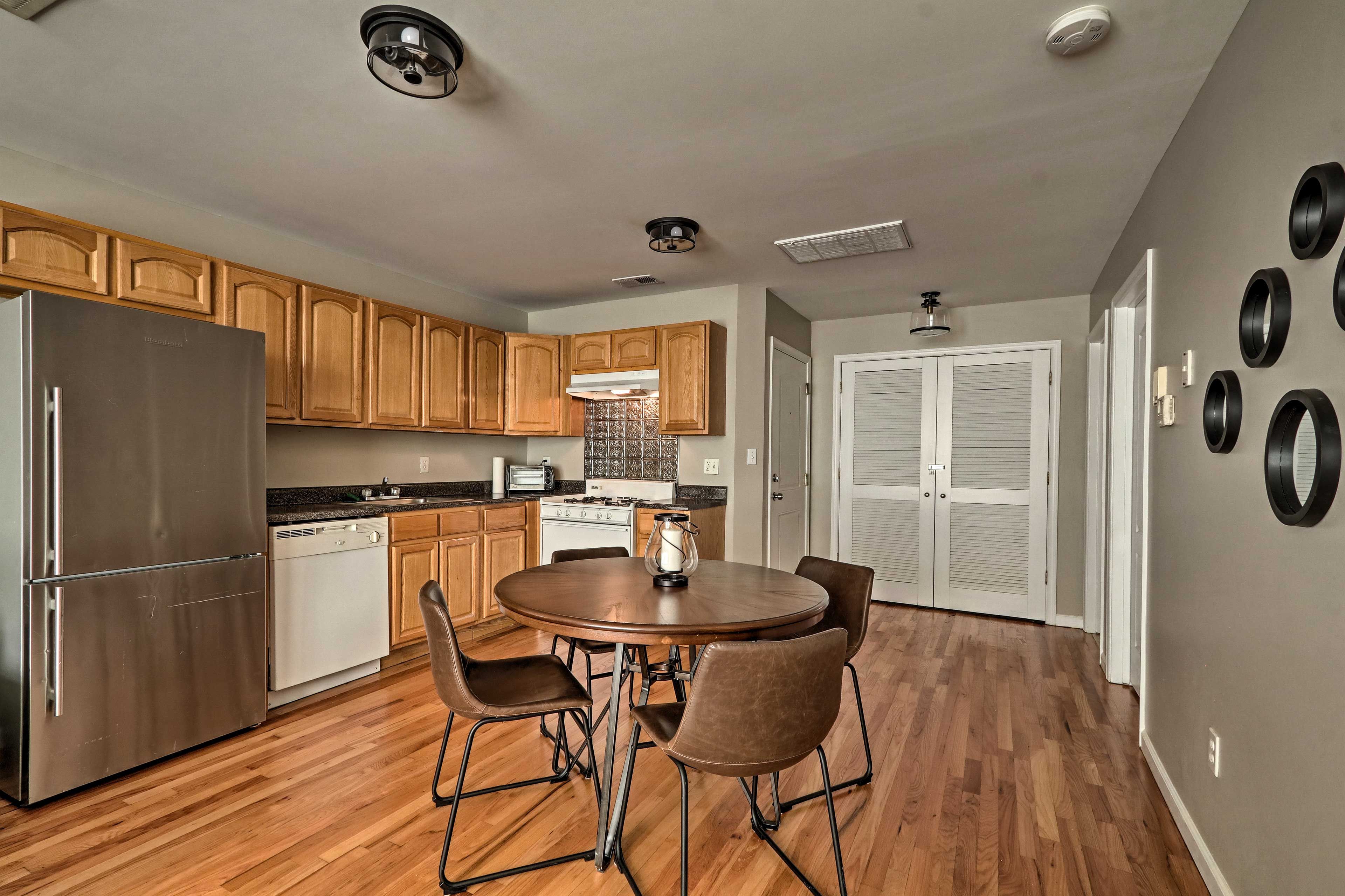 Enjoy a central location and fantastic amenities, including free WiFi!