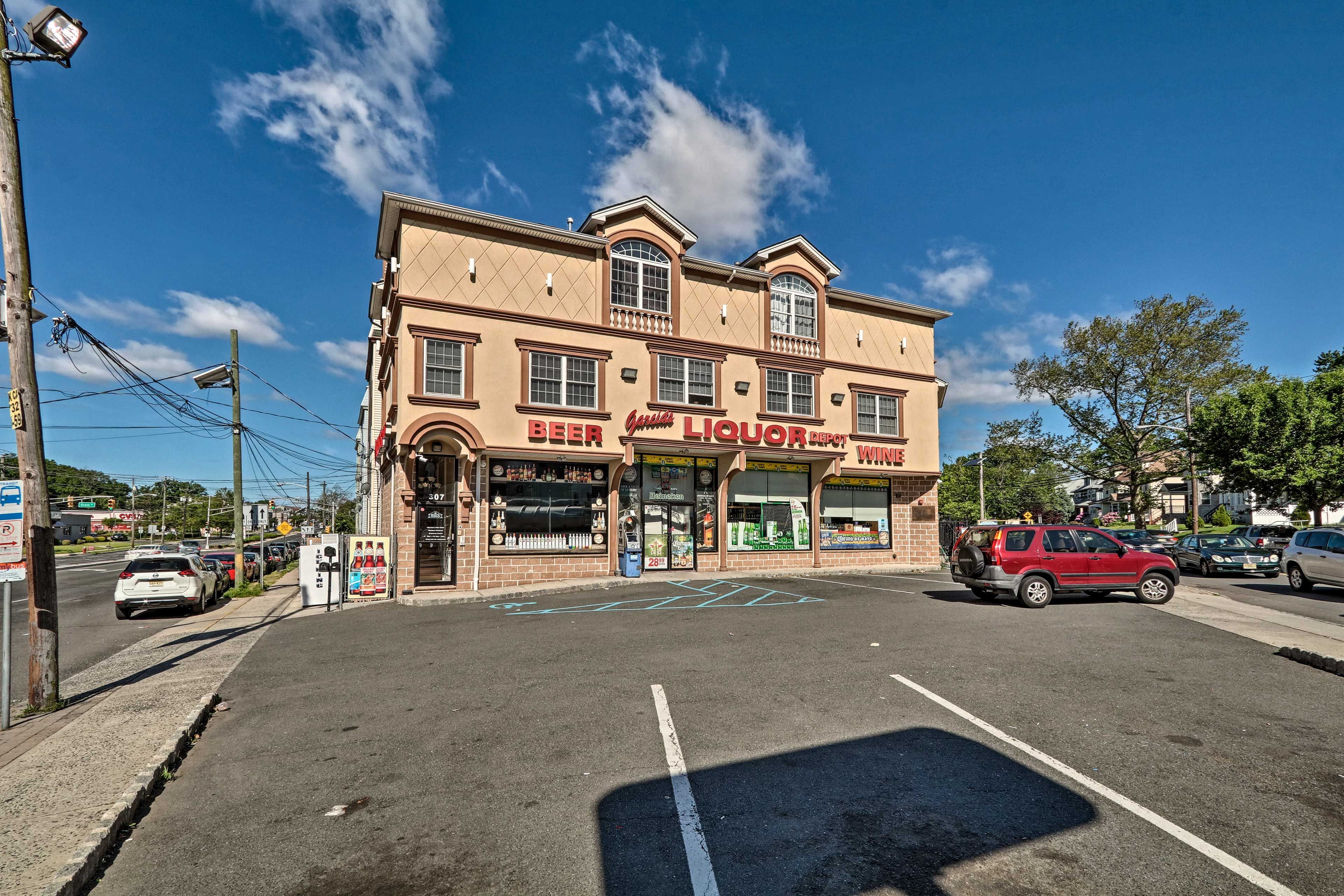 The third-story unit is ideally located close to transit into the city!