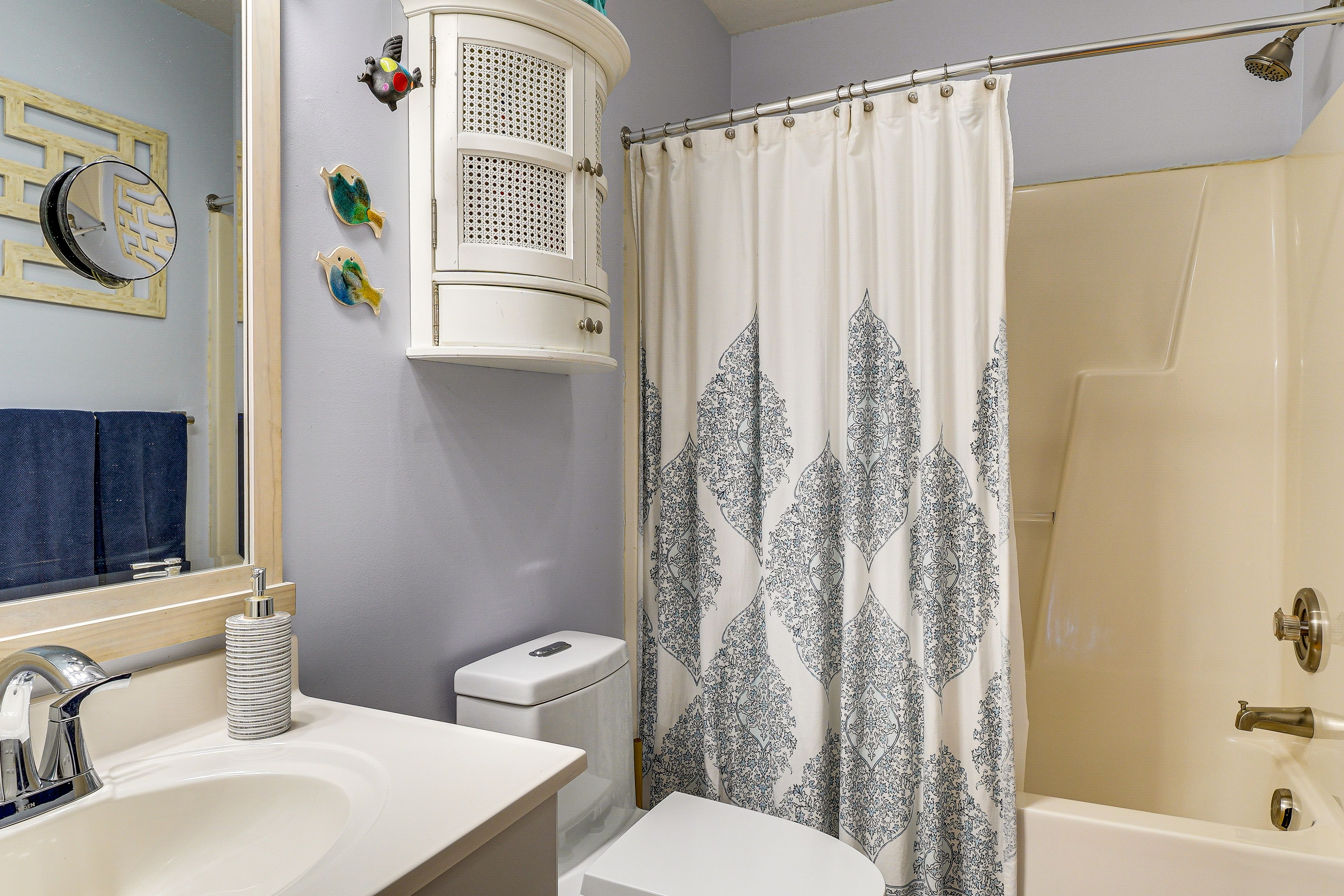 Full Bathroom | Towels & Linens Provided
