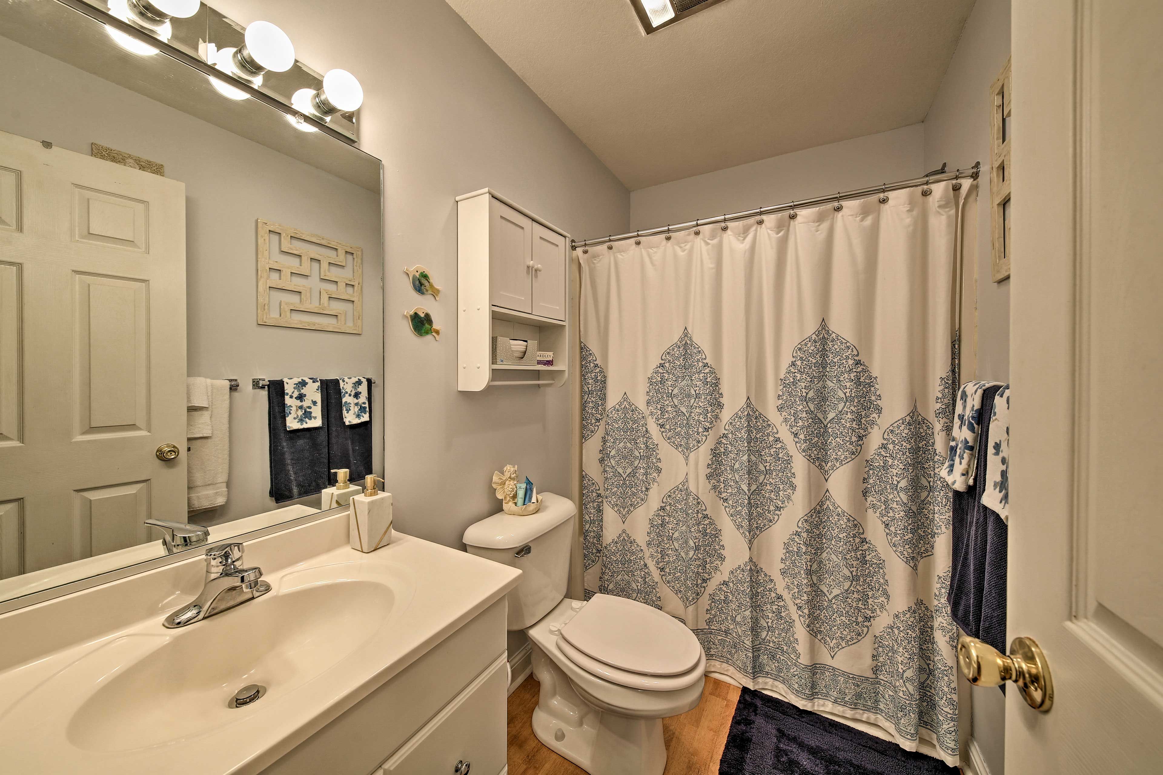 Full Bathroom | Towels & Linens Provided