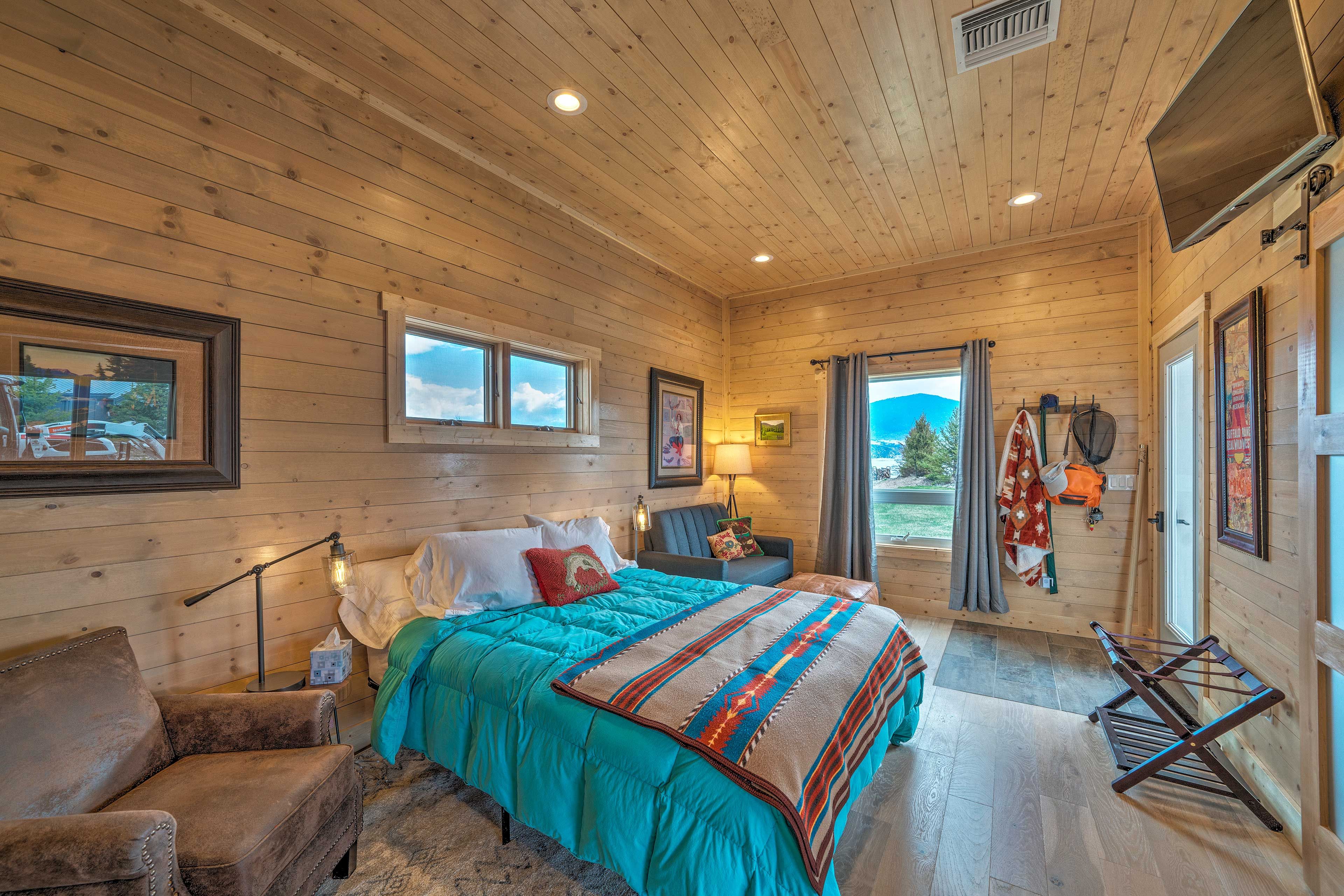 Living Area | Smart TV