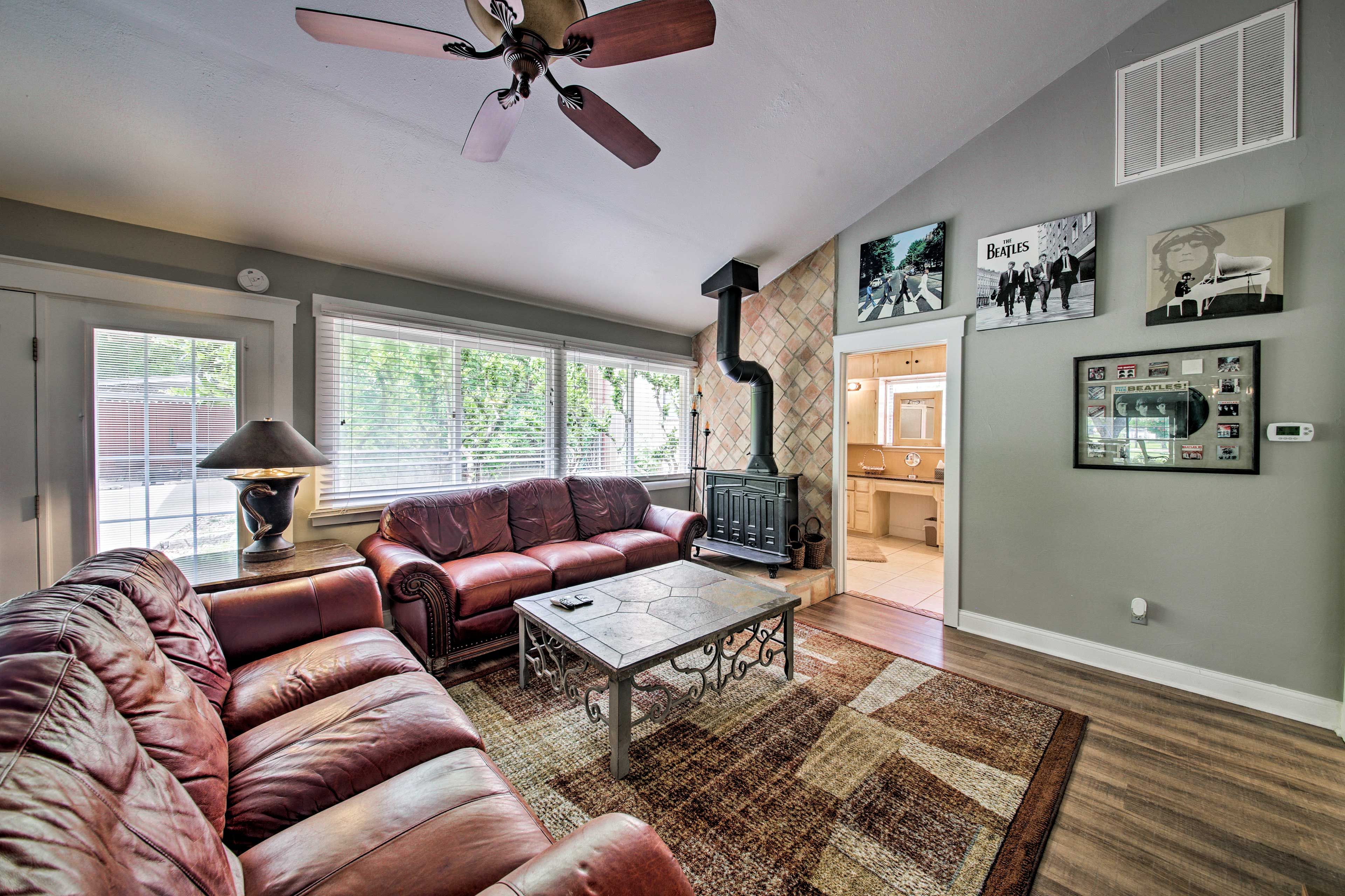 There's ample seating available in the living room!