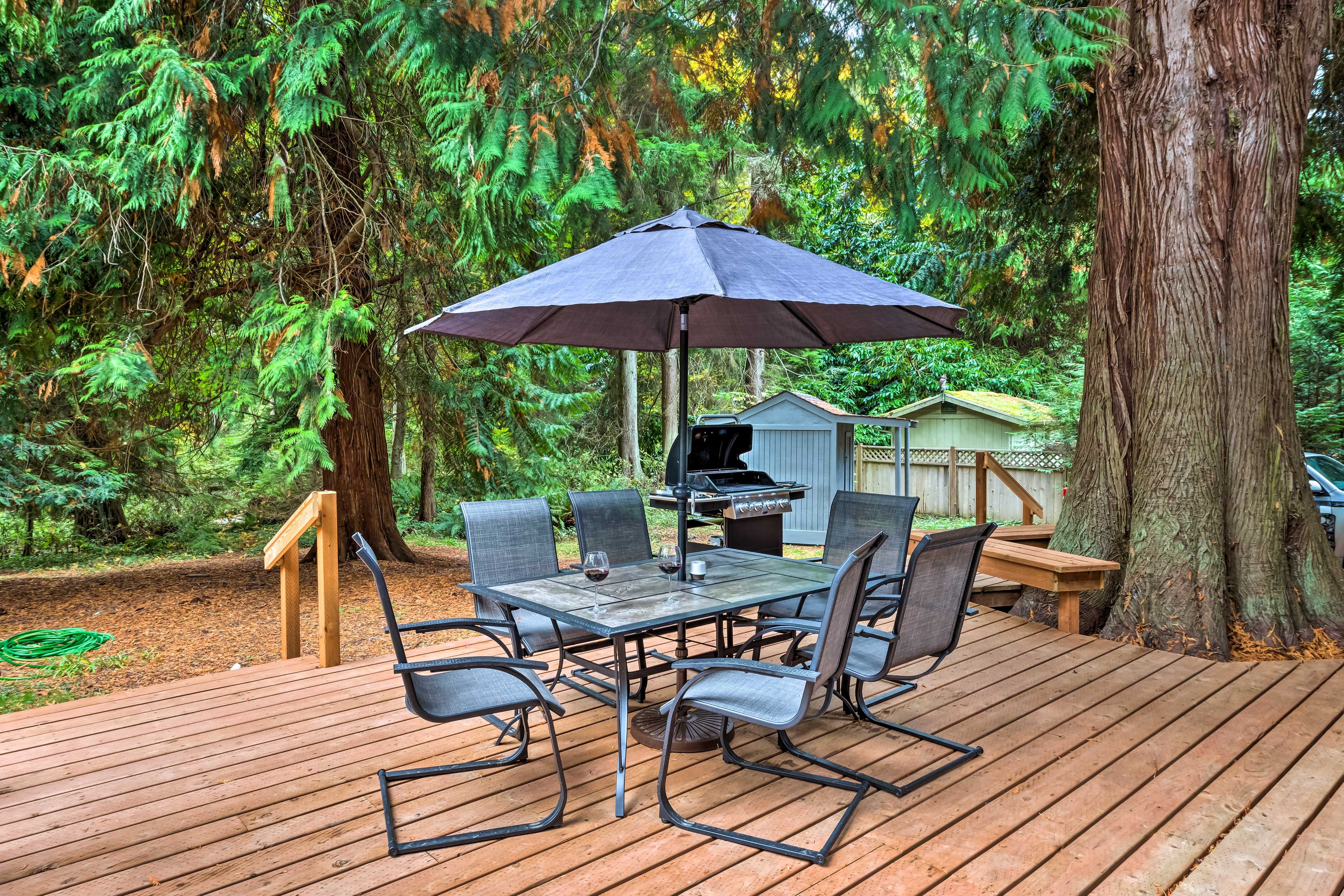 Deck | Outdoor Dining | Grill