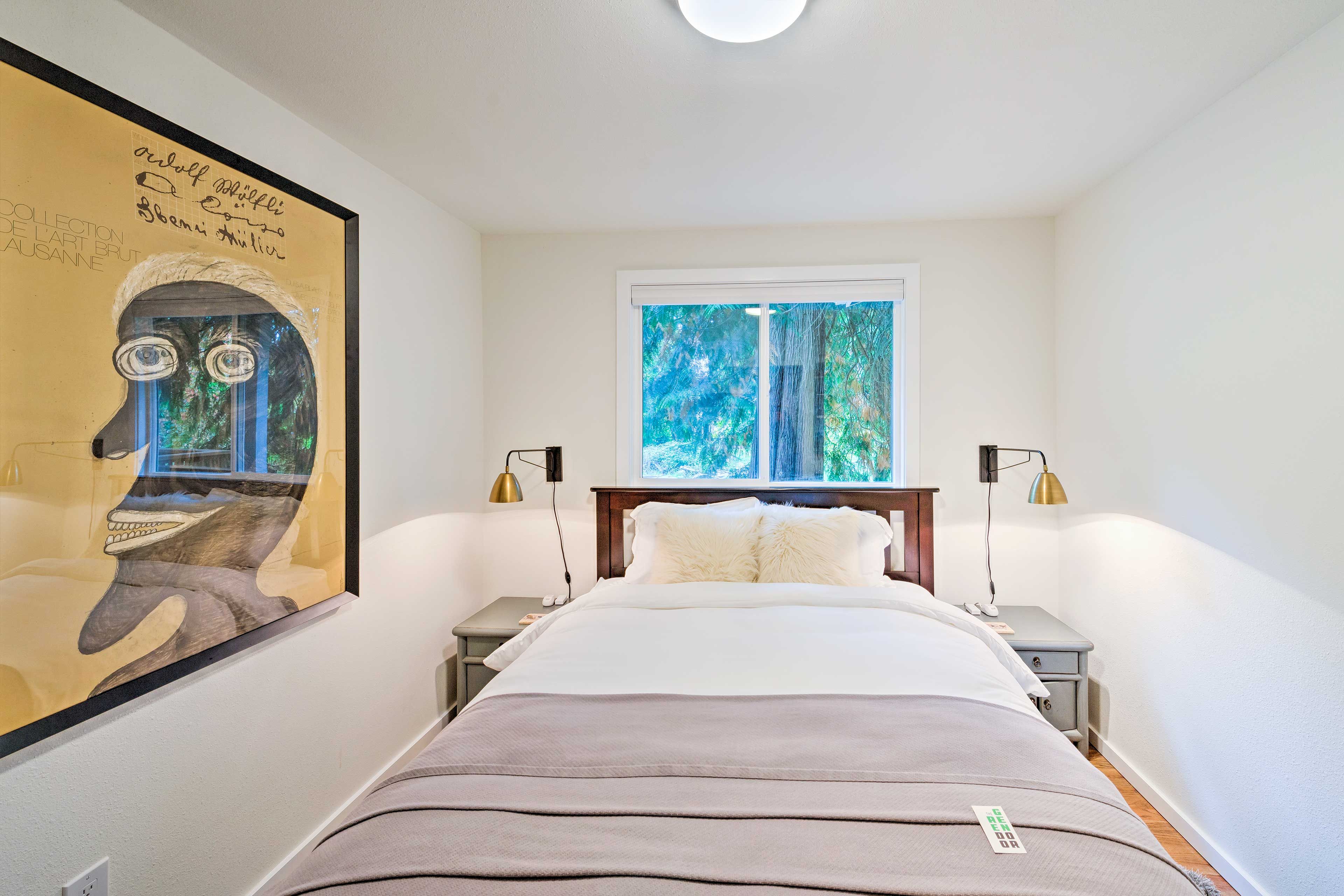 Bedroom 1 | Queen Bed