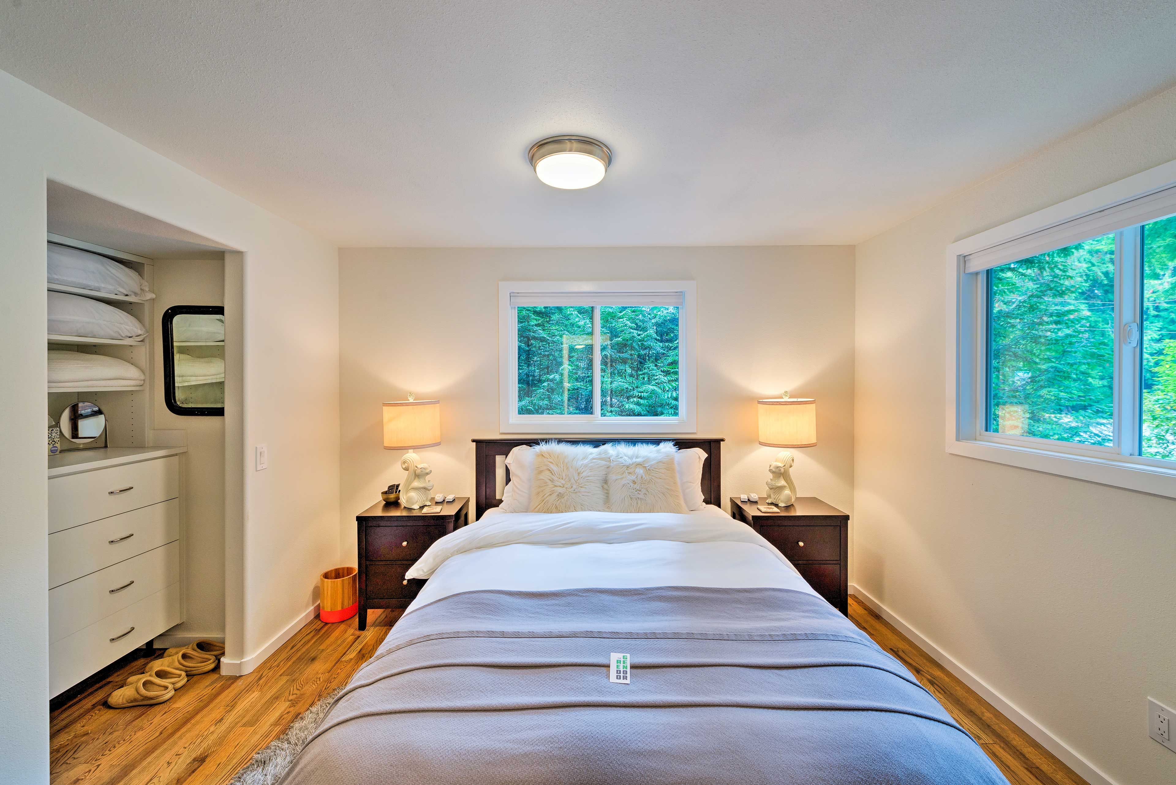 Bedroom 2 | Queen Bed