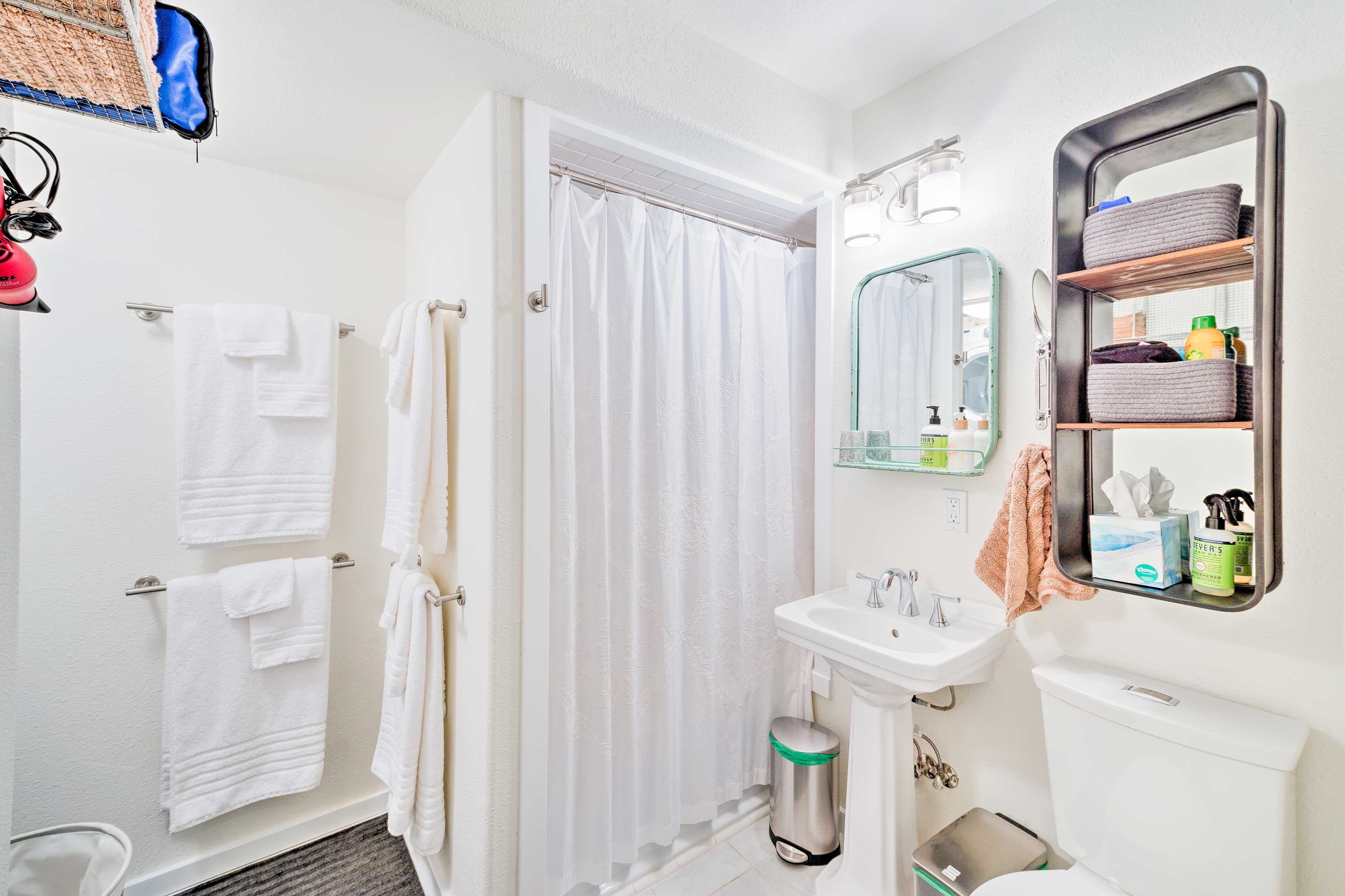 Full Bathroom | Towels & Linens Provided
