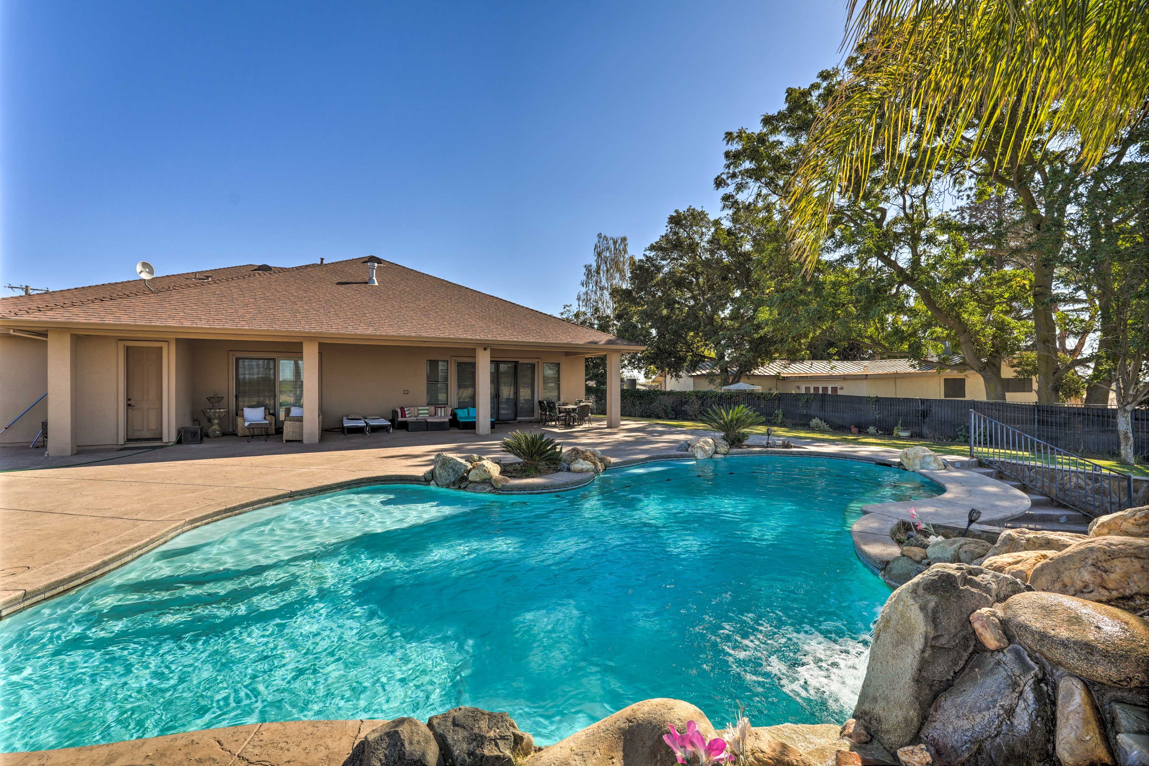 Saltwater Swimming Pool w/ Lights | Waterfall