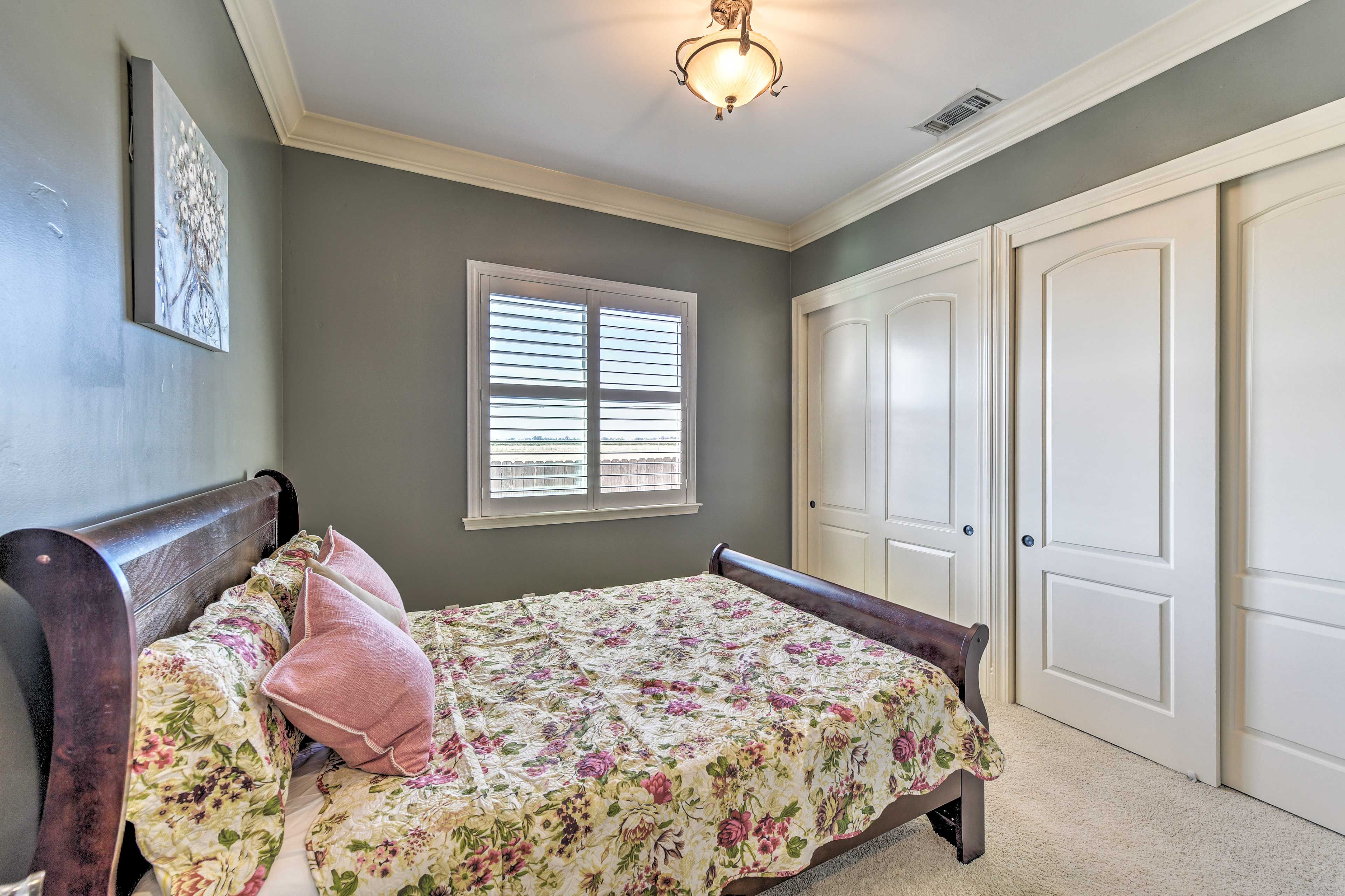 Bedroom 2 | Queen Bed