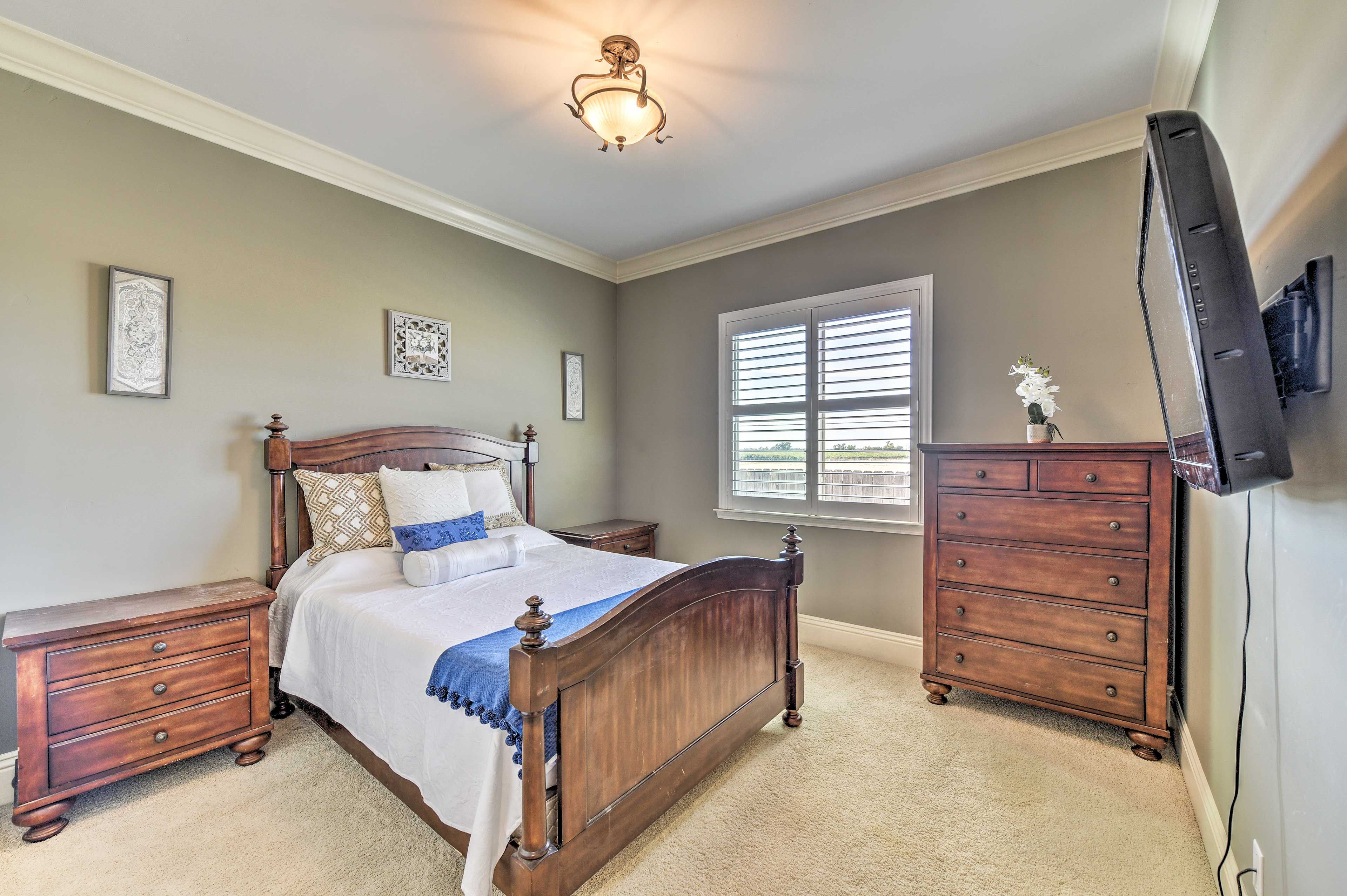 Bedroom 4 | Queen Bed