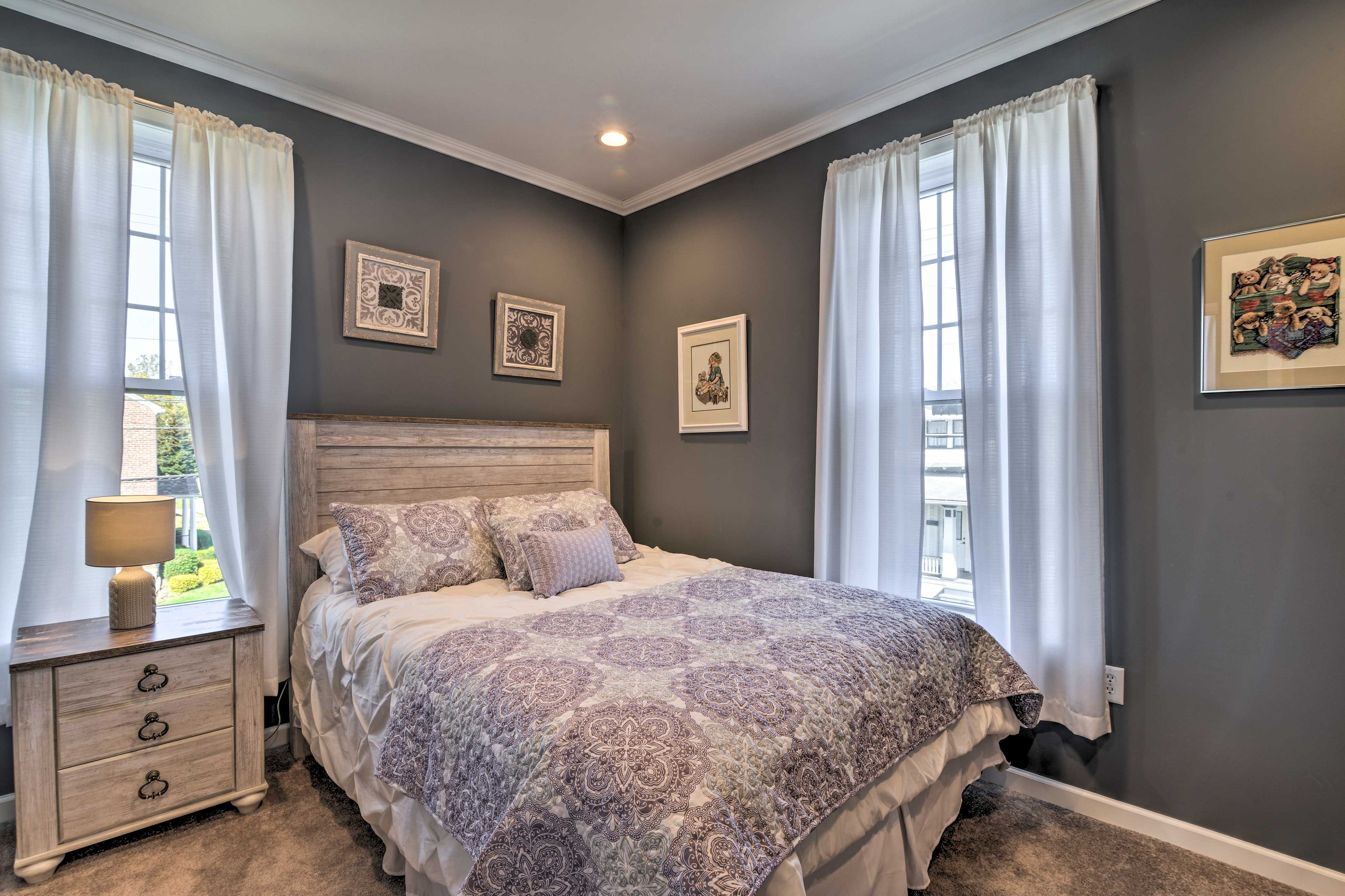 Bedroom 1 | Queen Bed