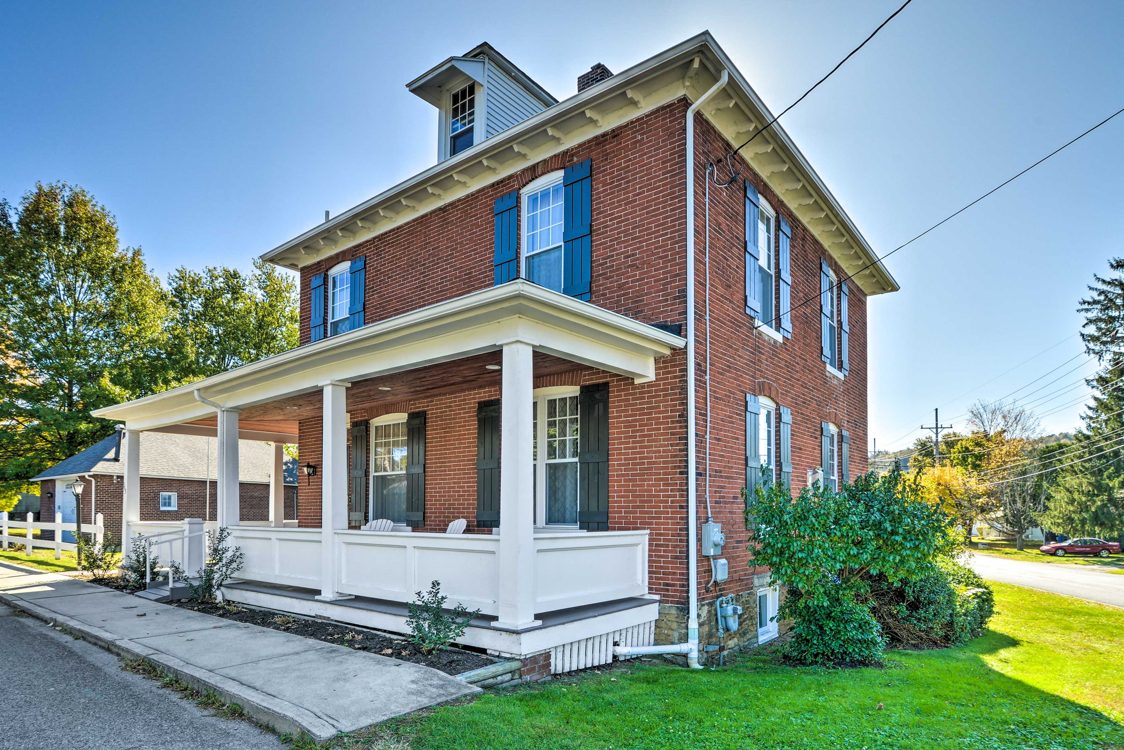 Ligonier Vacation Rental | 4BR | 3.5BA | 2,352 Sq Ft | Step Required