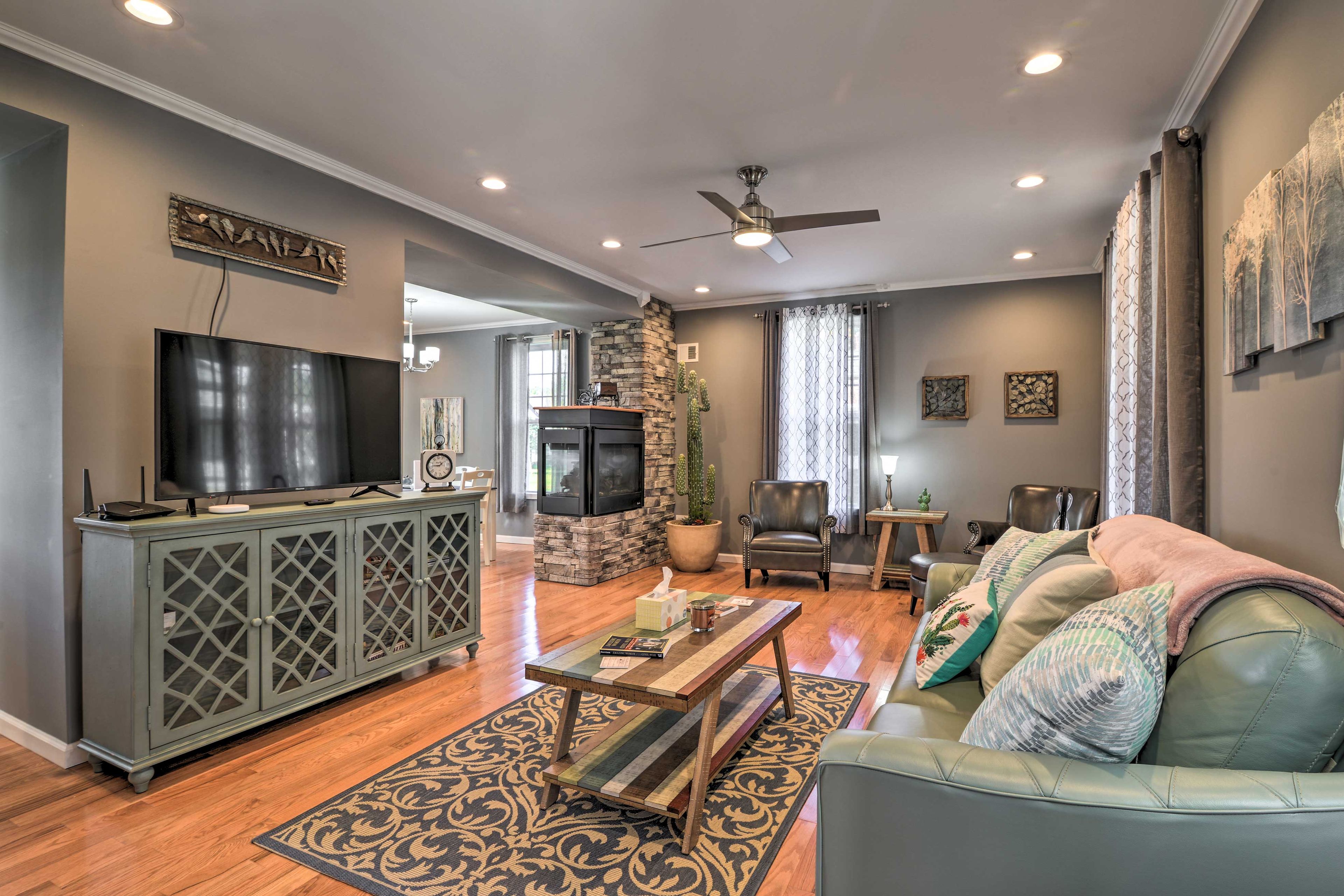 Living Room | Smart TV