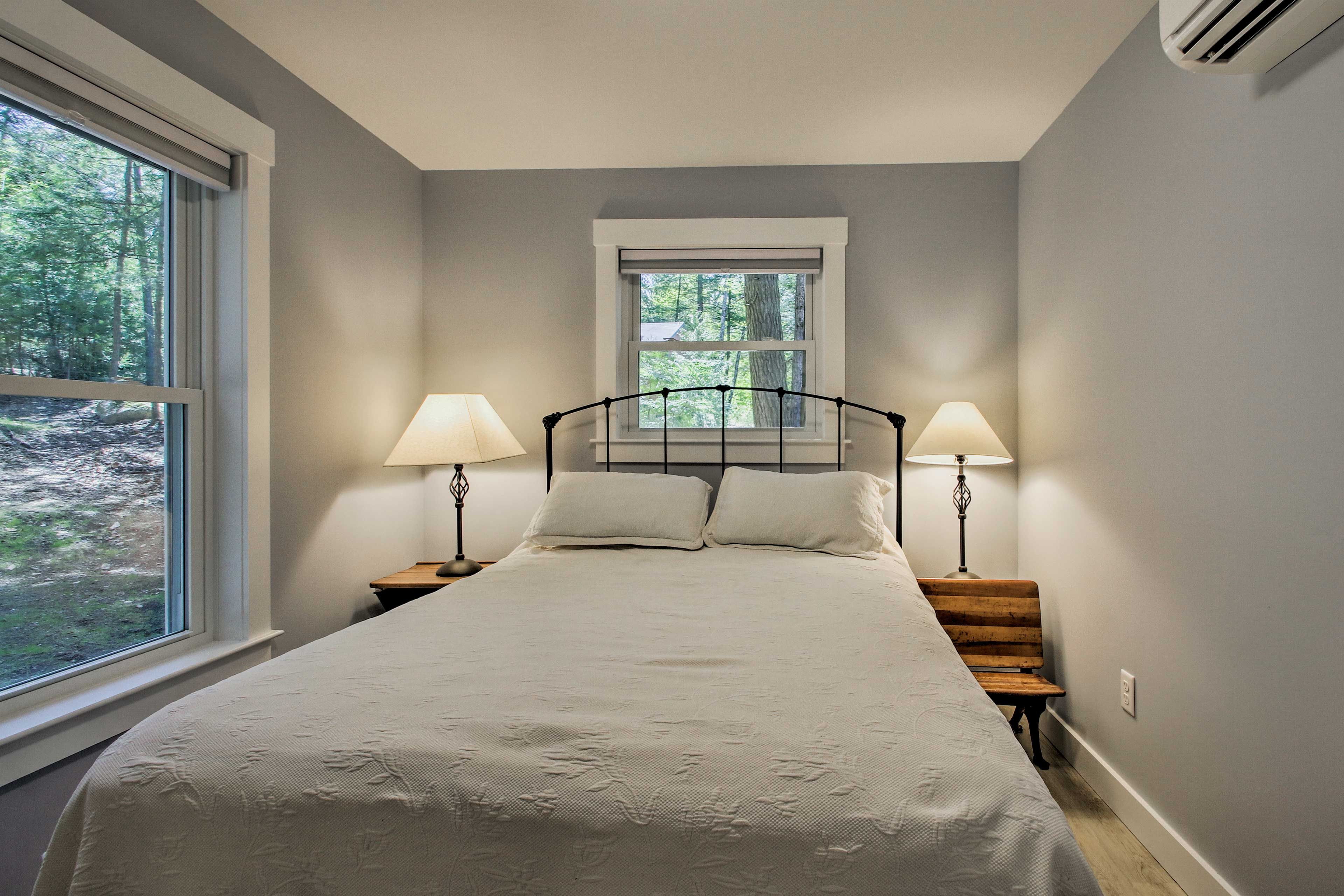 Bedroom 1 | Queen Bed | Linens Provided