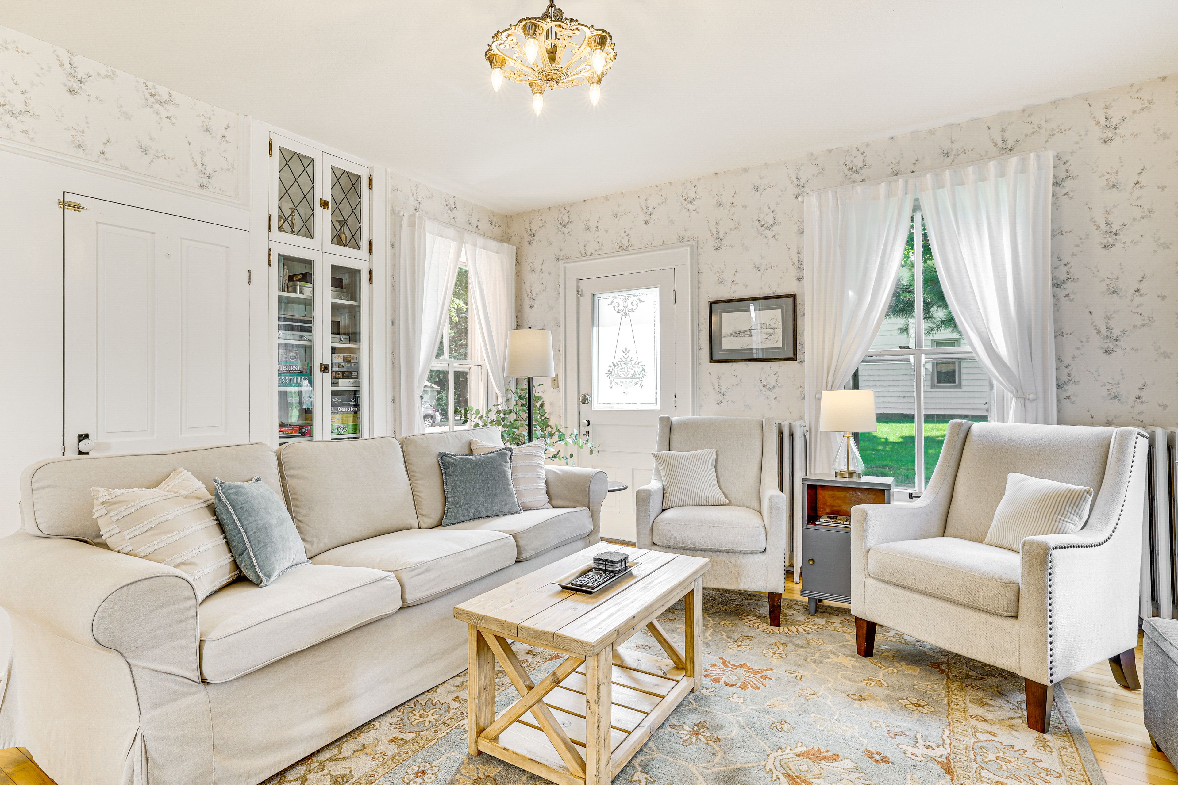 Living Room | Pack 'n Play | Free WiFi