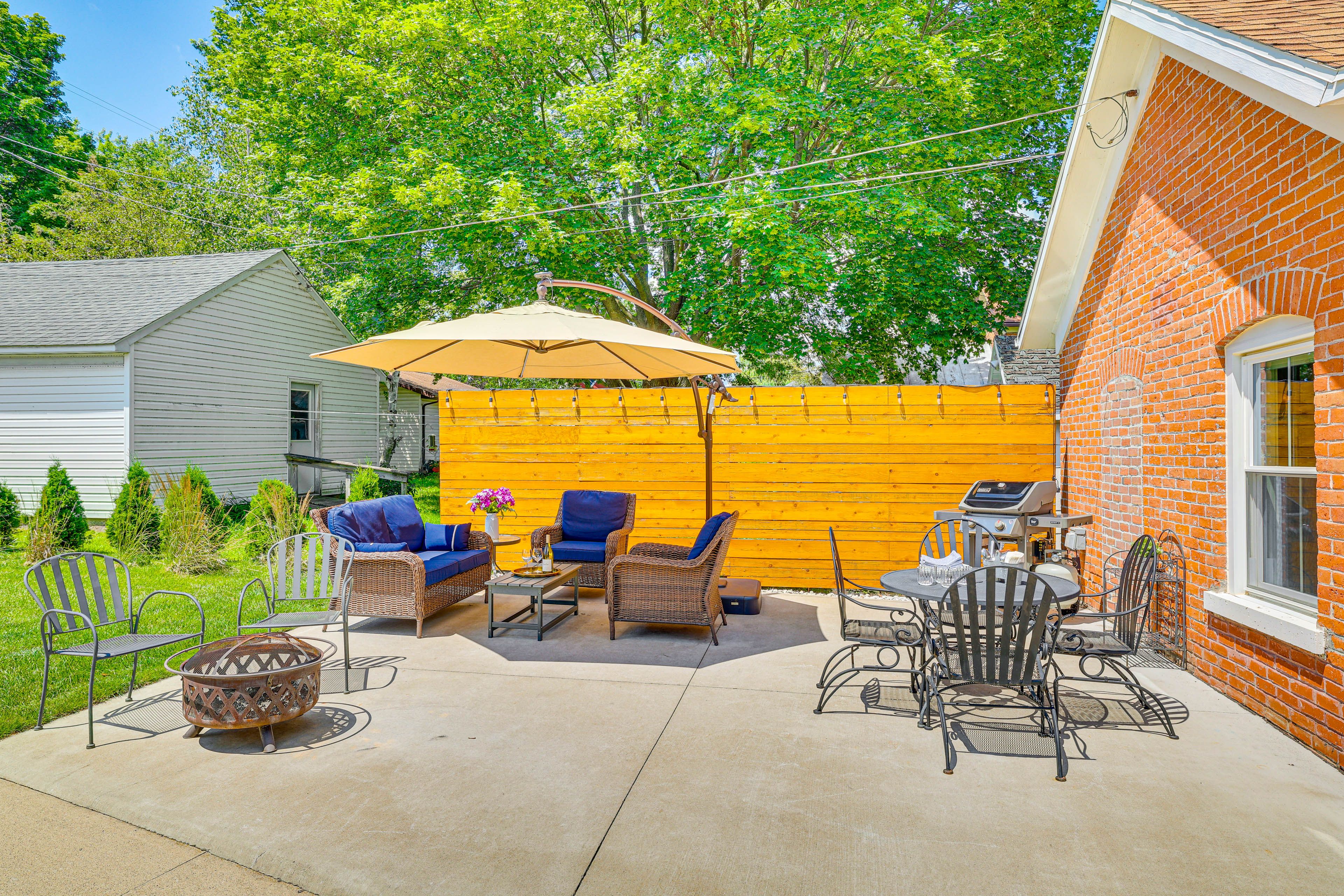 Patio | Outdoor Dining | Gas Grill