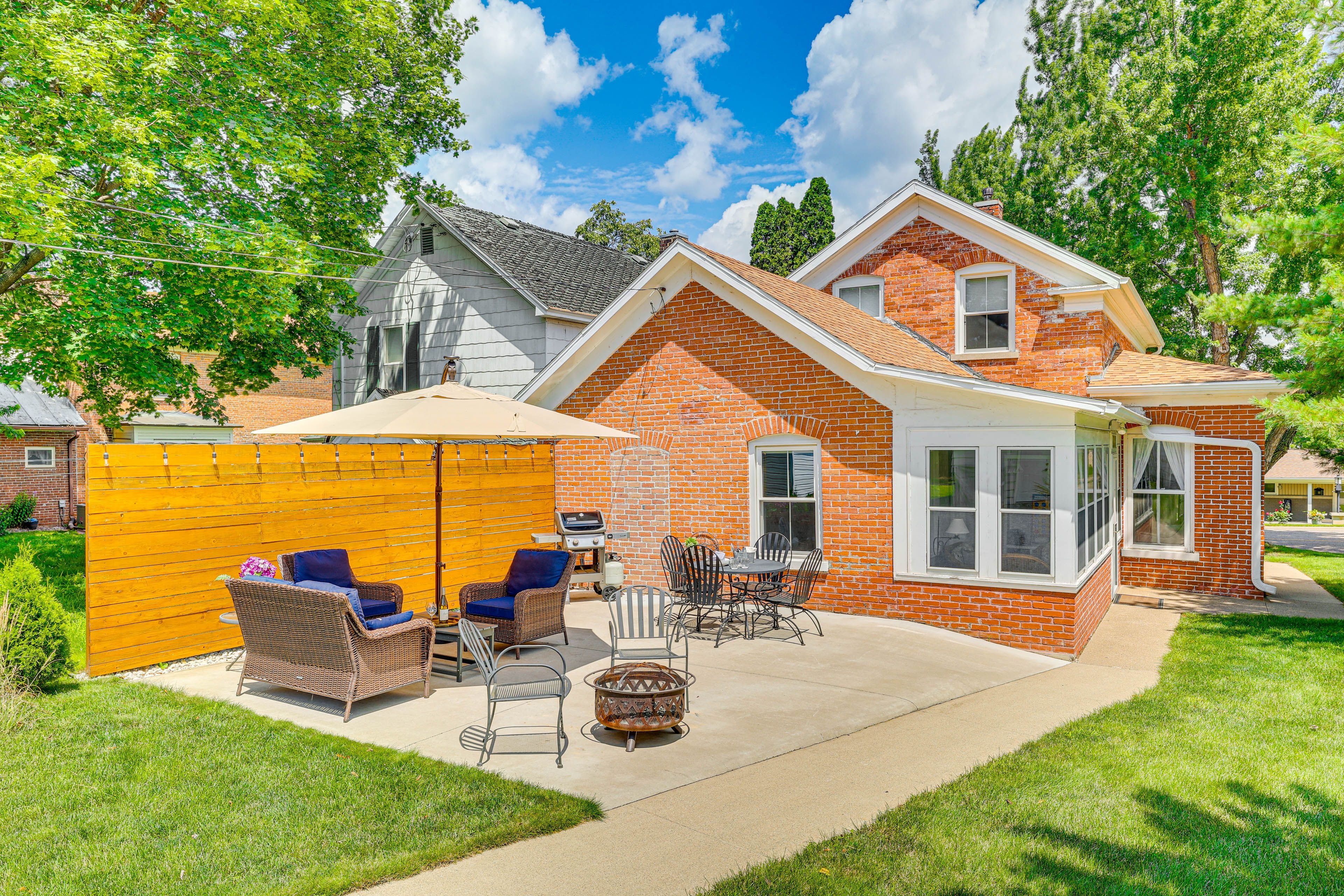 Private Patio | Gas Grill