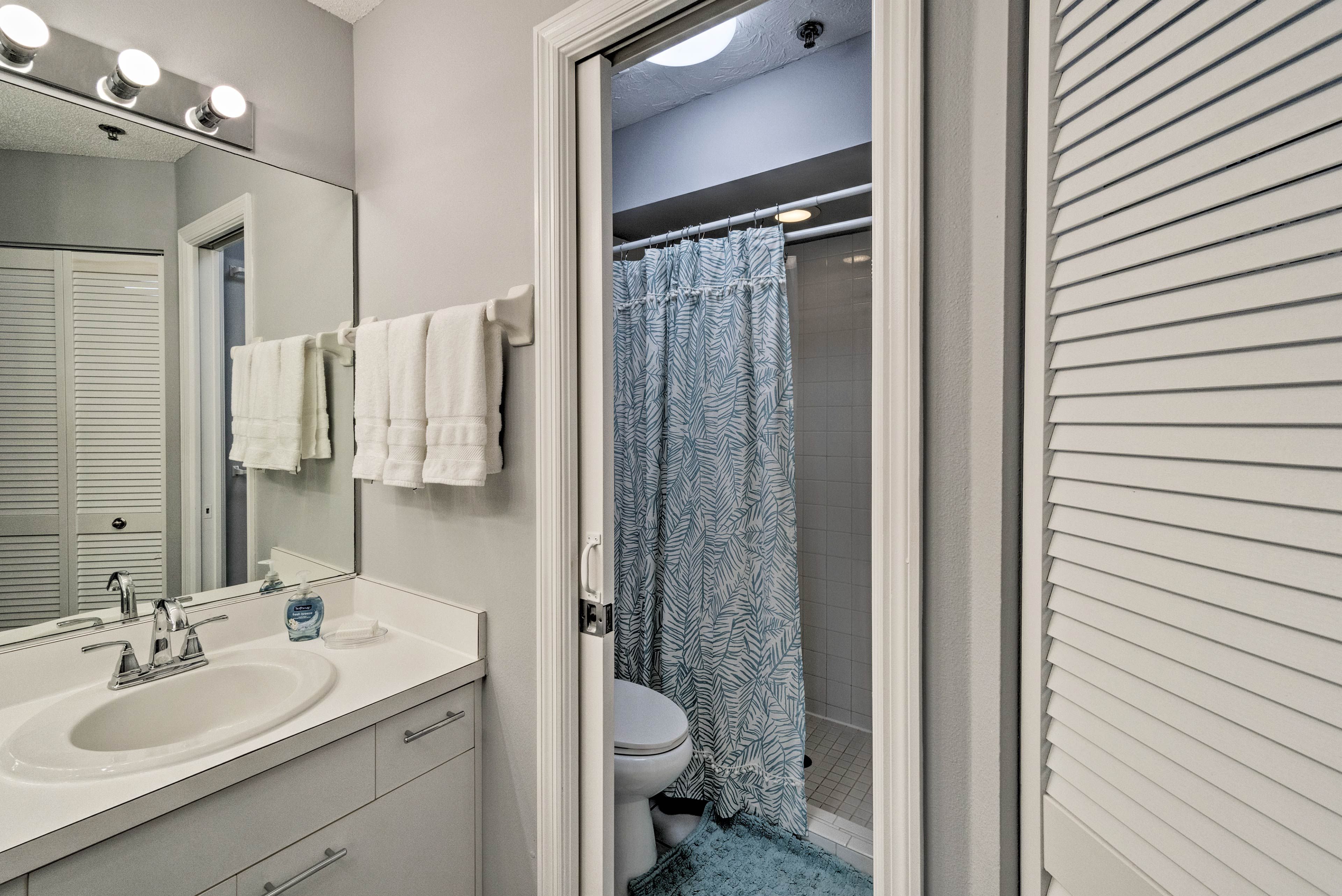 En-Suite Bathroom | Towels Provided