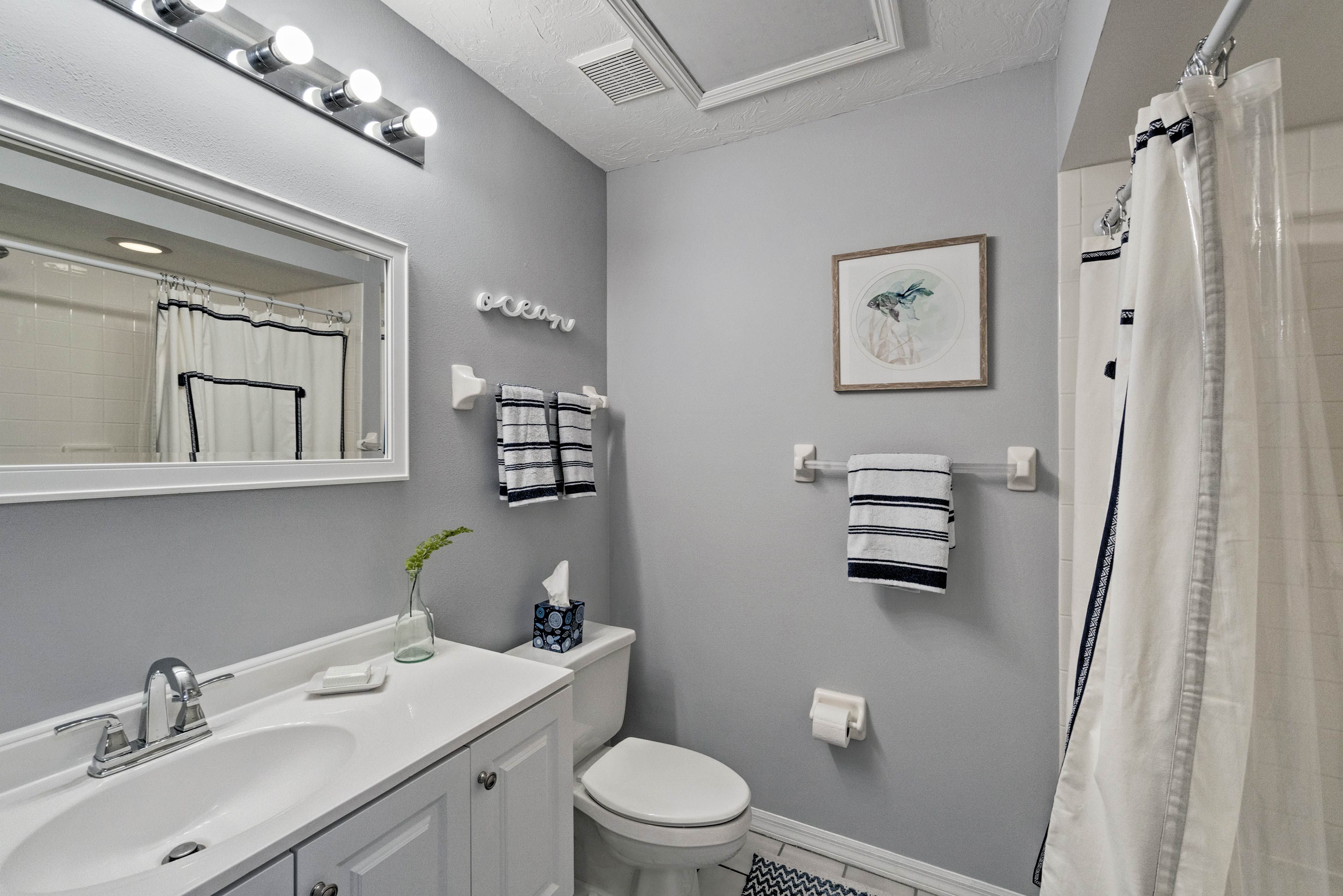 Full Bathroom | Complimentary Toiletries