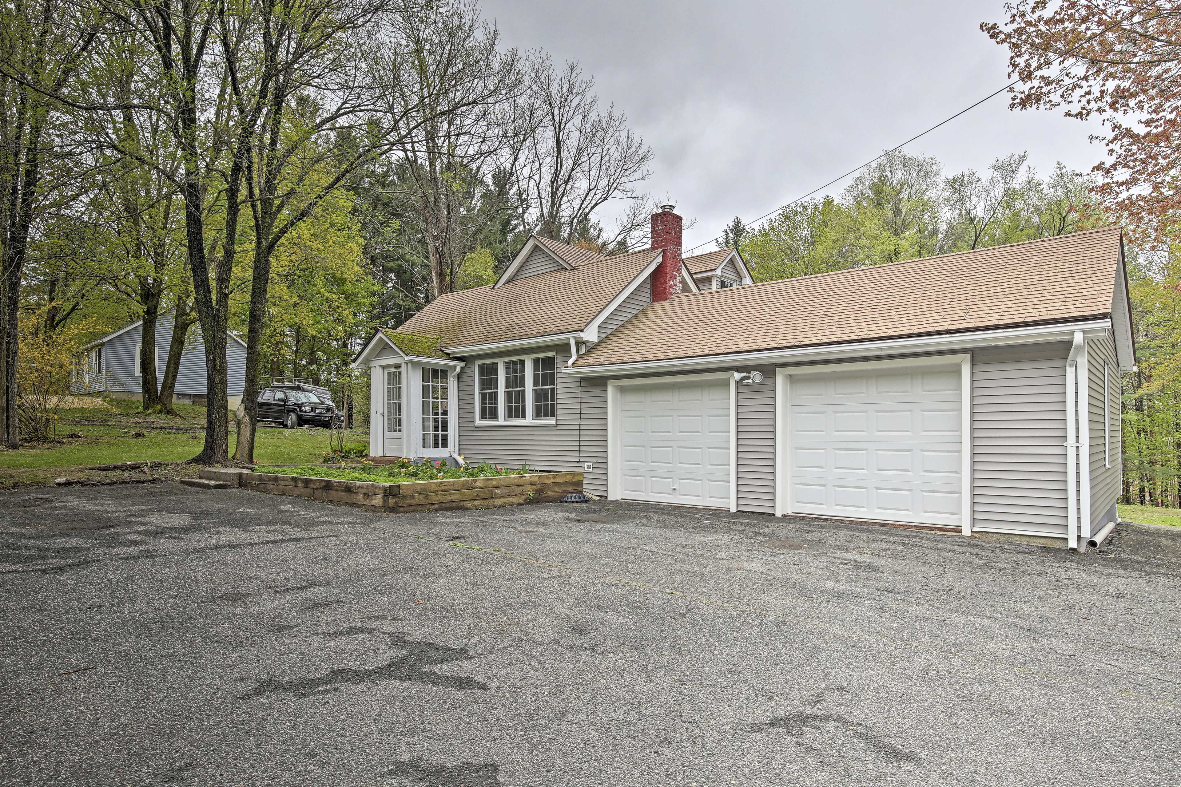 Parking | Garage (2 Small Vehicles) | Driveway (4 Vehicles)