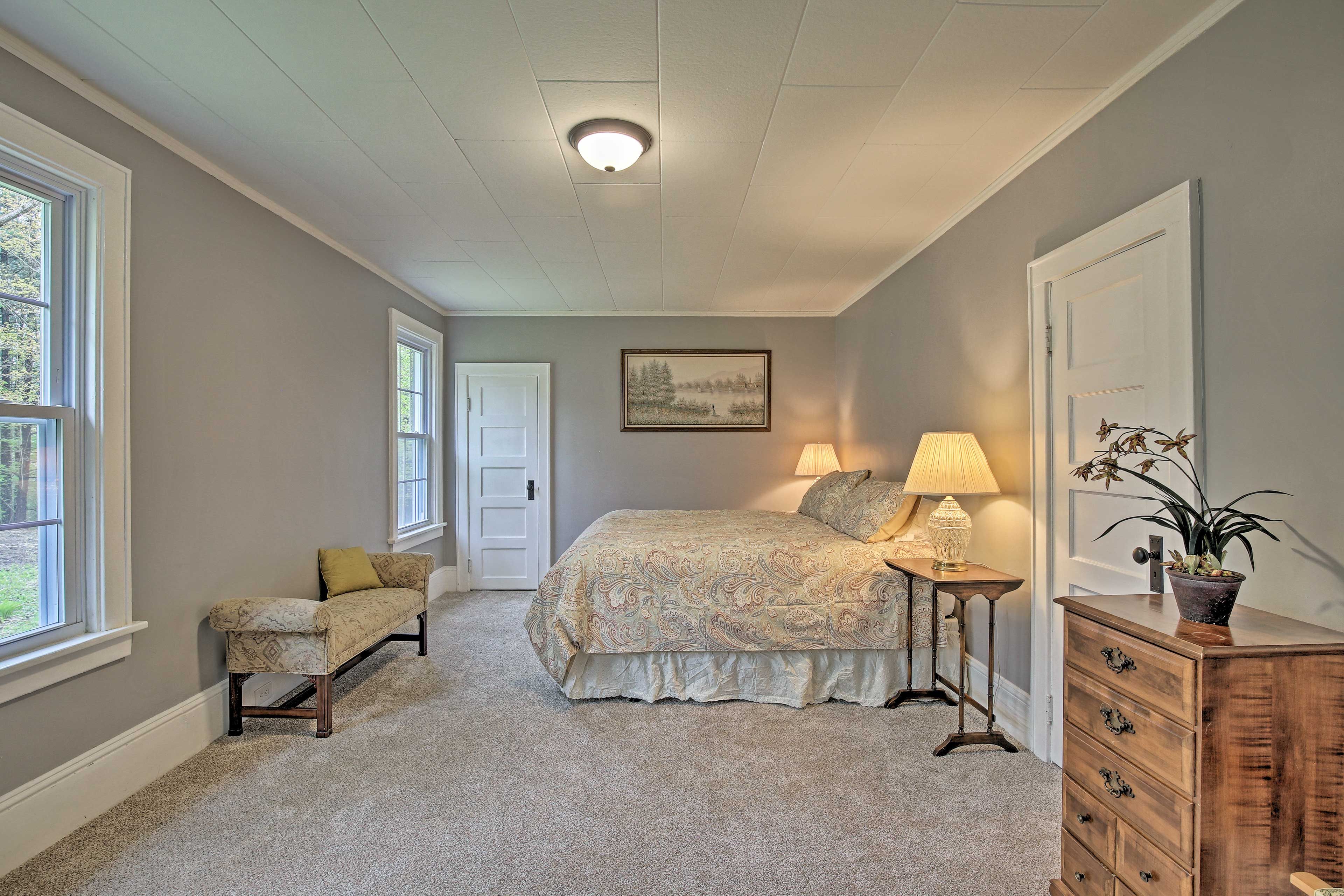 Bedroom 1 | King Bed | Linens Provided
