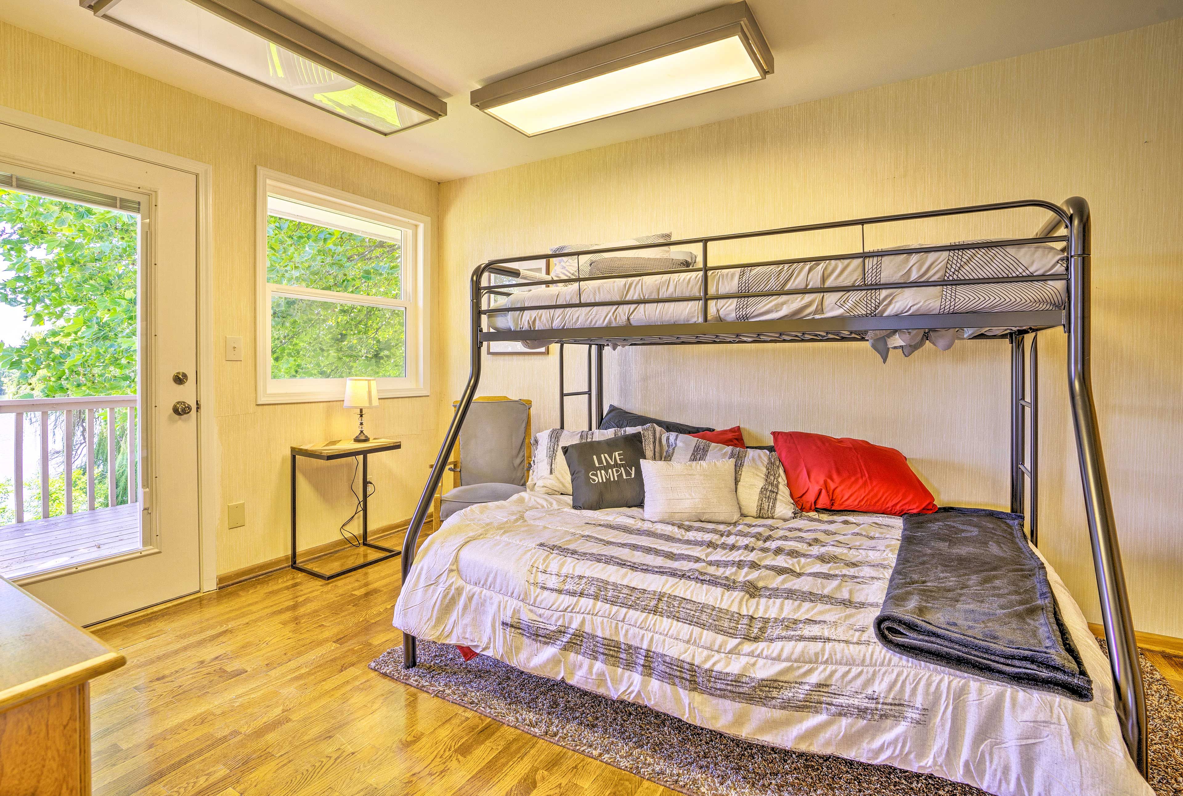 Bedroom 4 | Twin/Full Bunk Bed