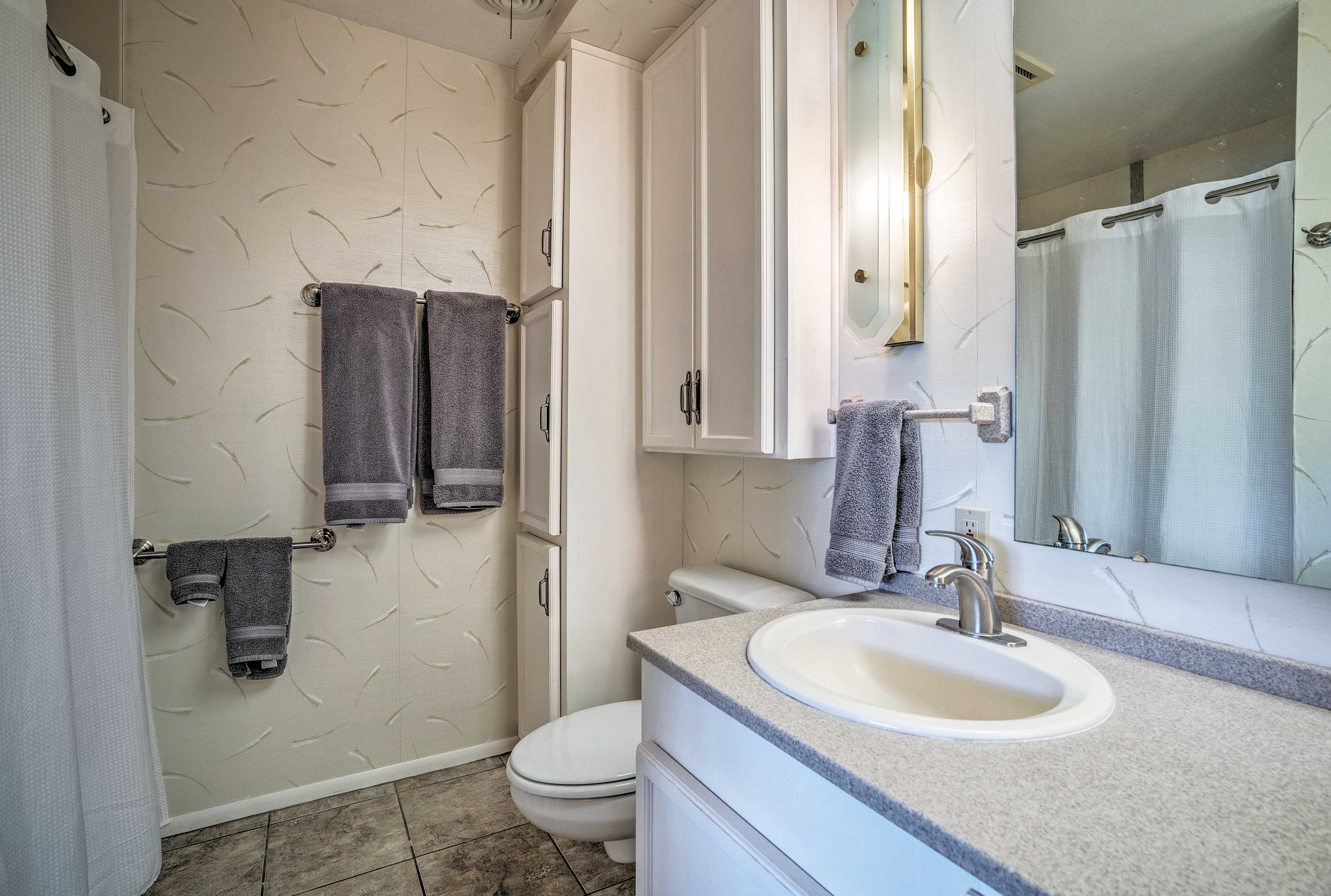 En-Suite Bathroom | Towels Provided