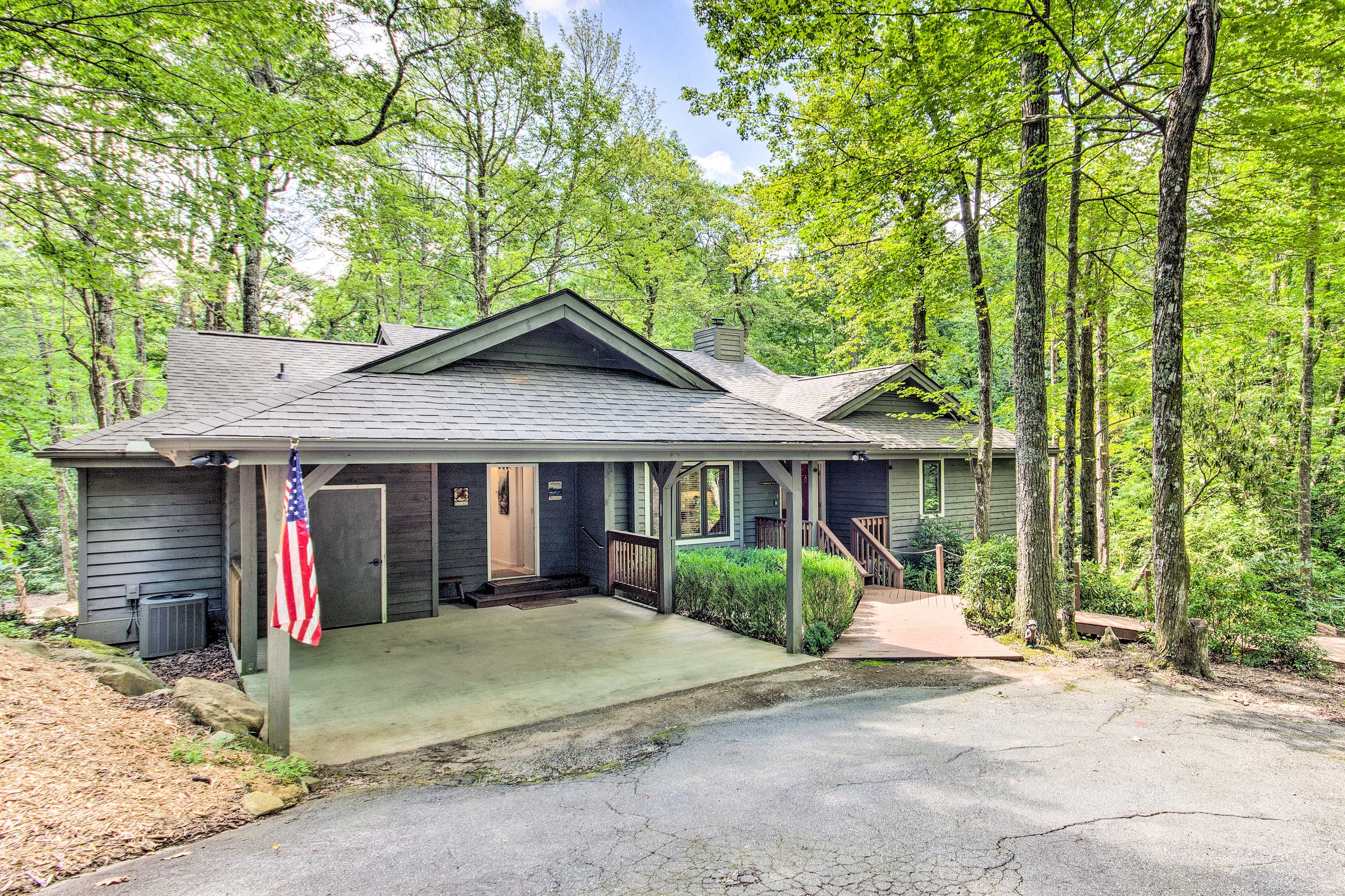 Parking | Carport (1 Vehicle) | Driveway (2 Vehicles)