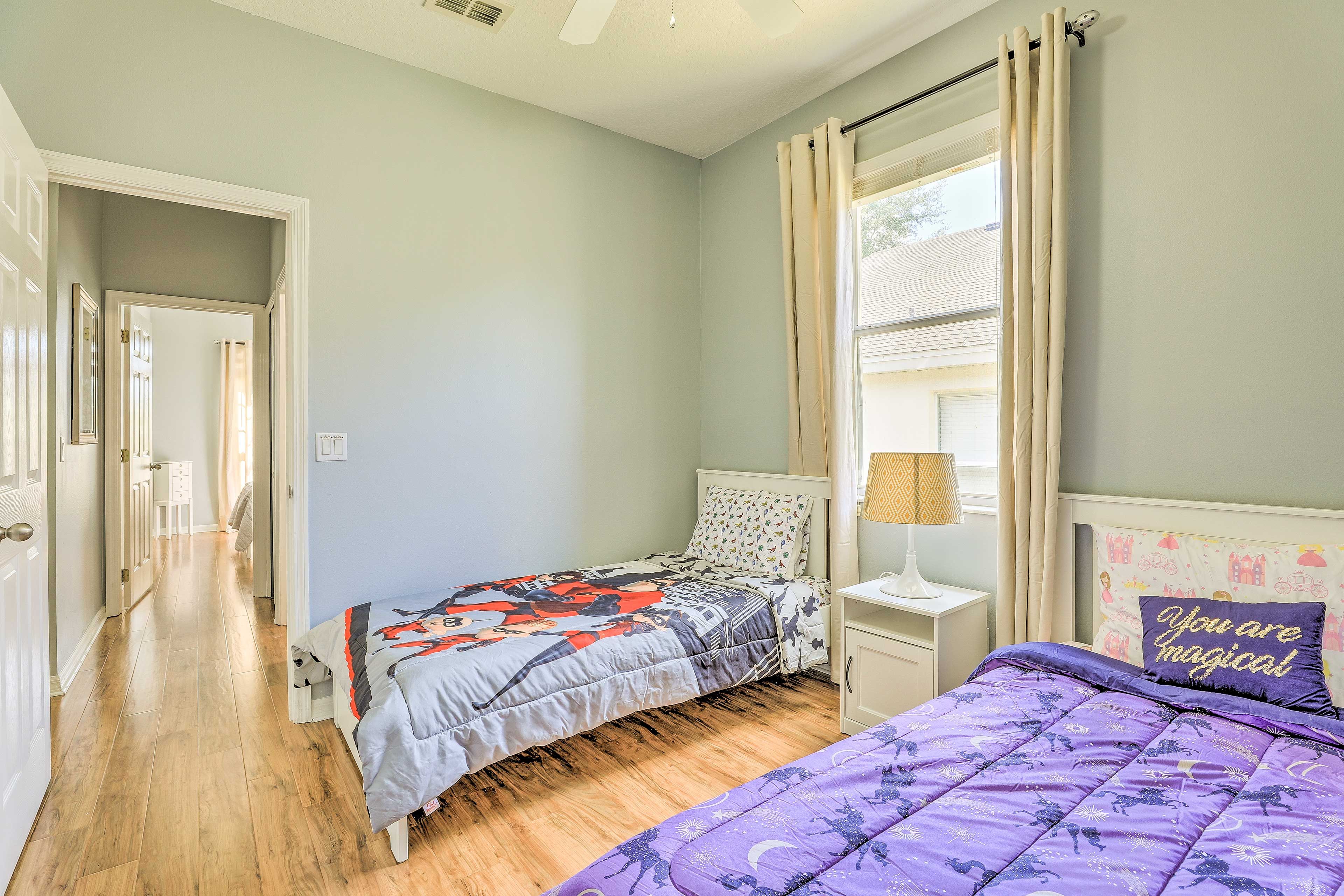 There are 2 twin beds.