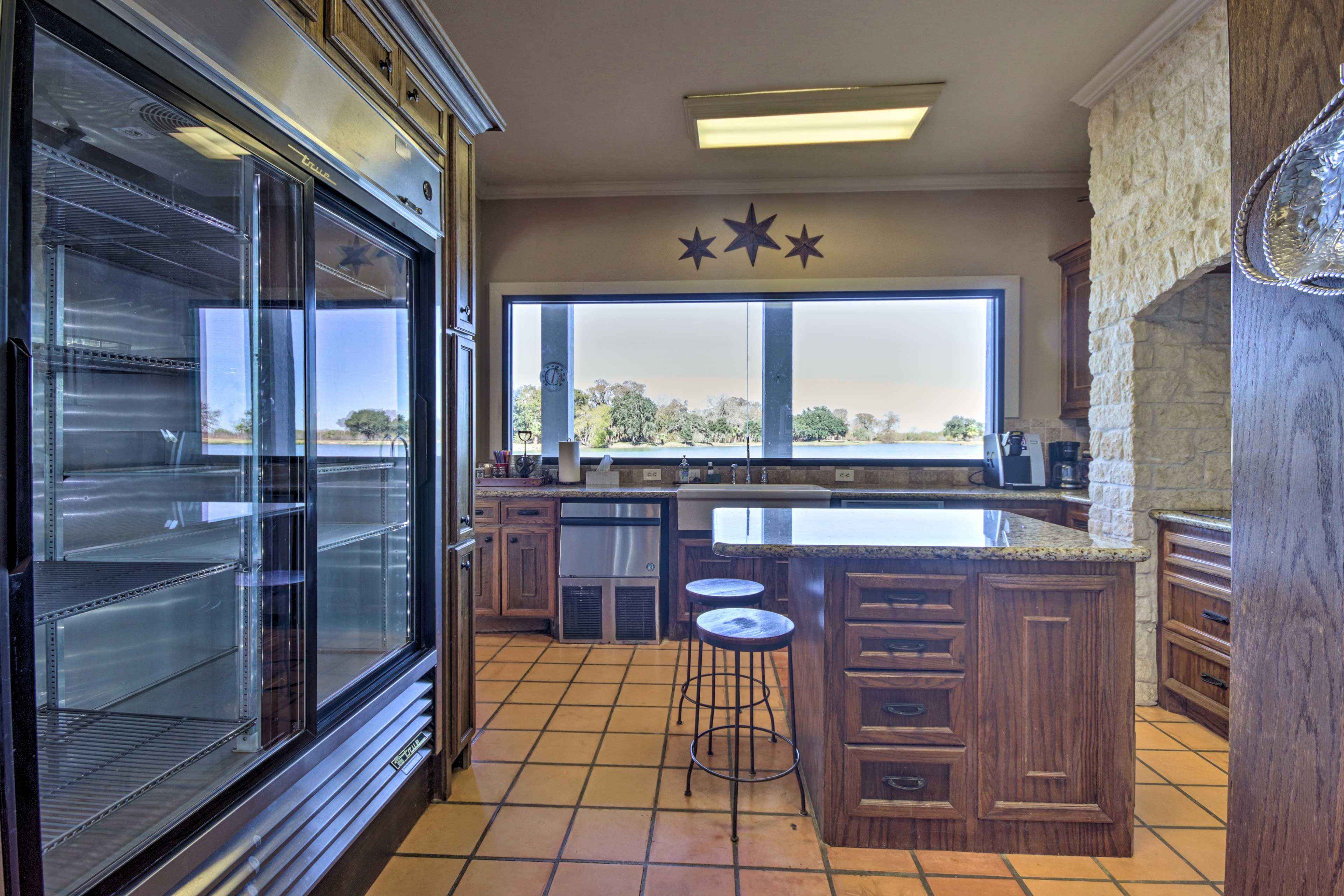 Main House | Full Kitchen | Dishware & Glassware