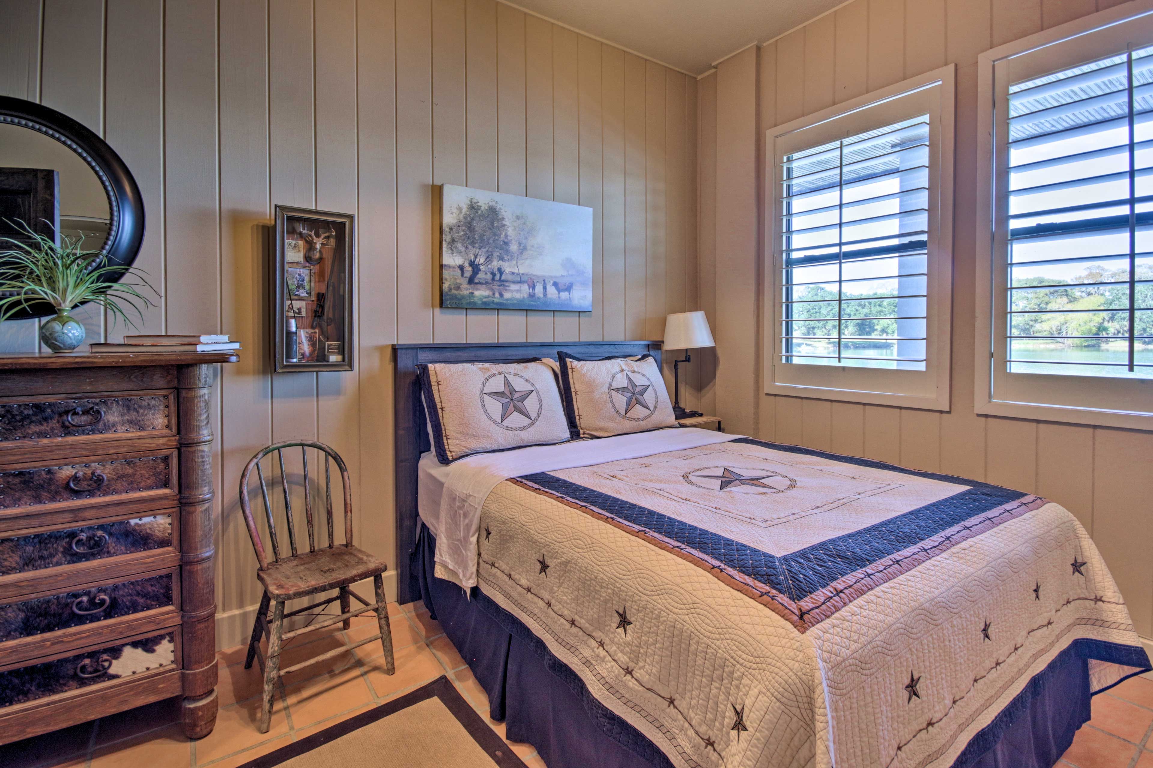 Main House | Bedroom | Queen Bed | Linens Provided