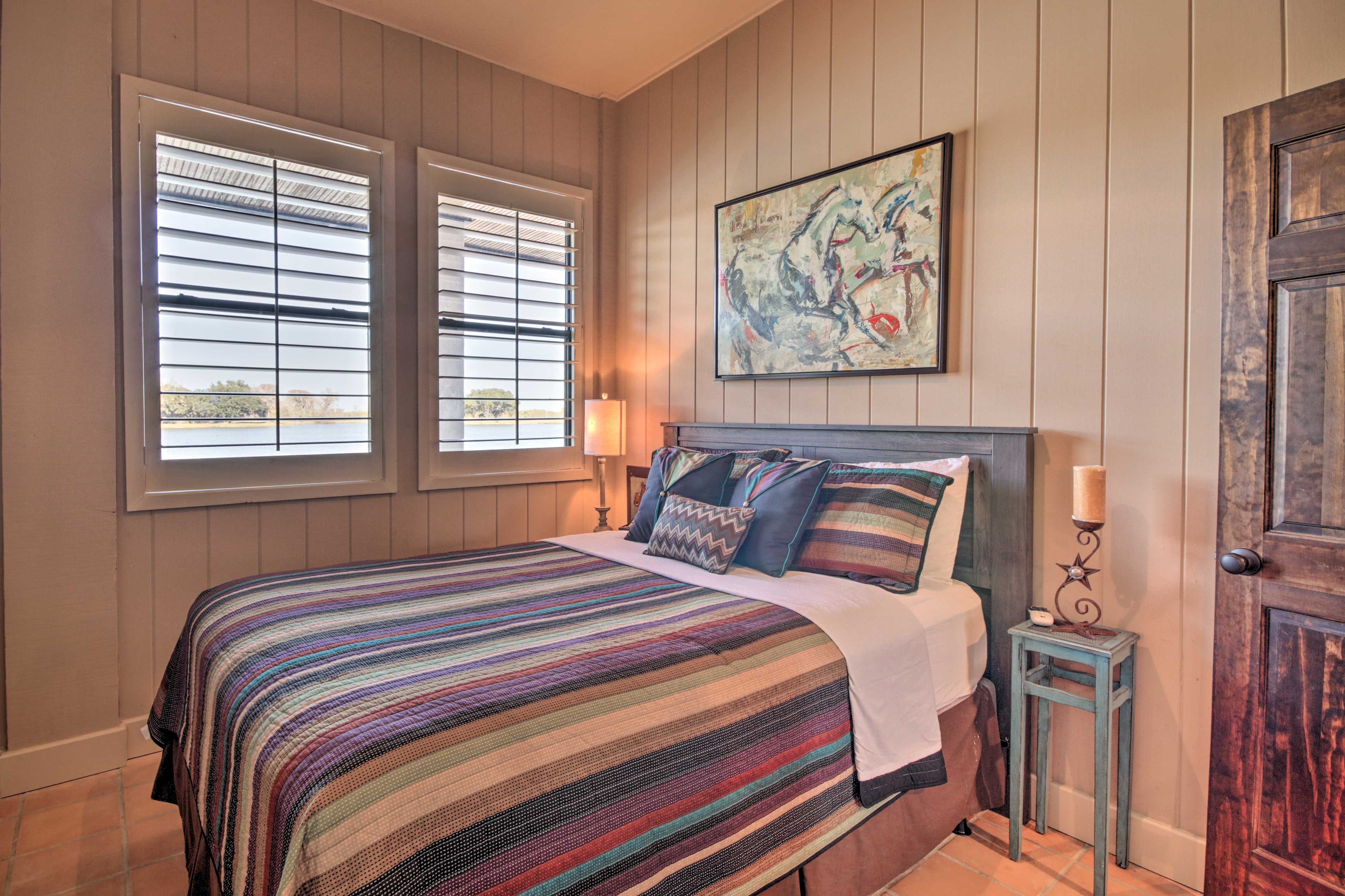 Main House | Bedroom | Queen Bed | Linens Provided