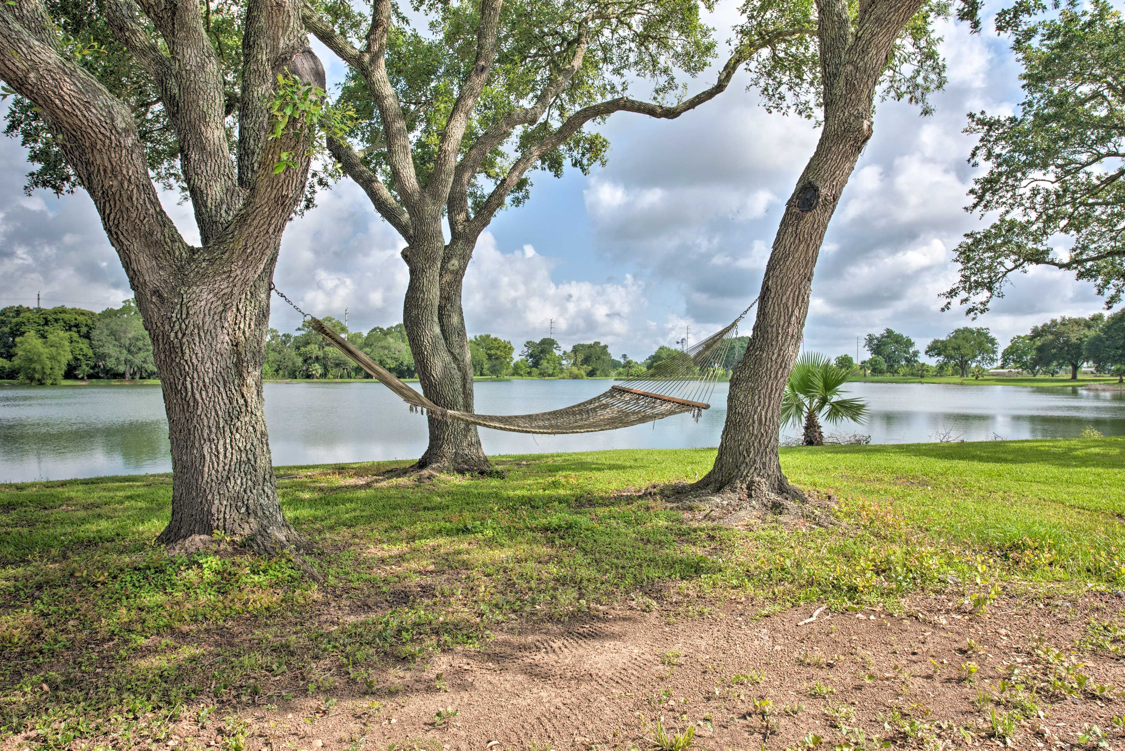 Property Exterior | Lakefront Hammock