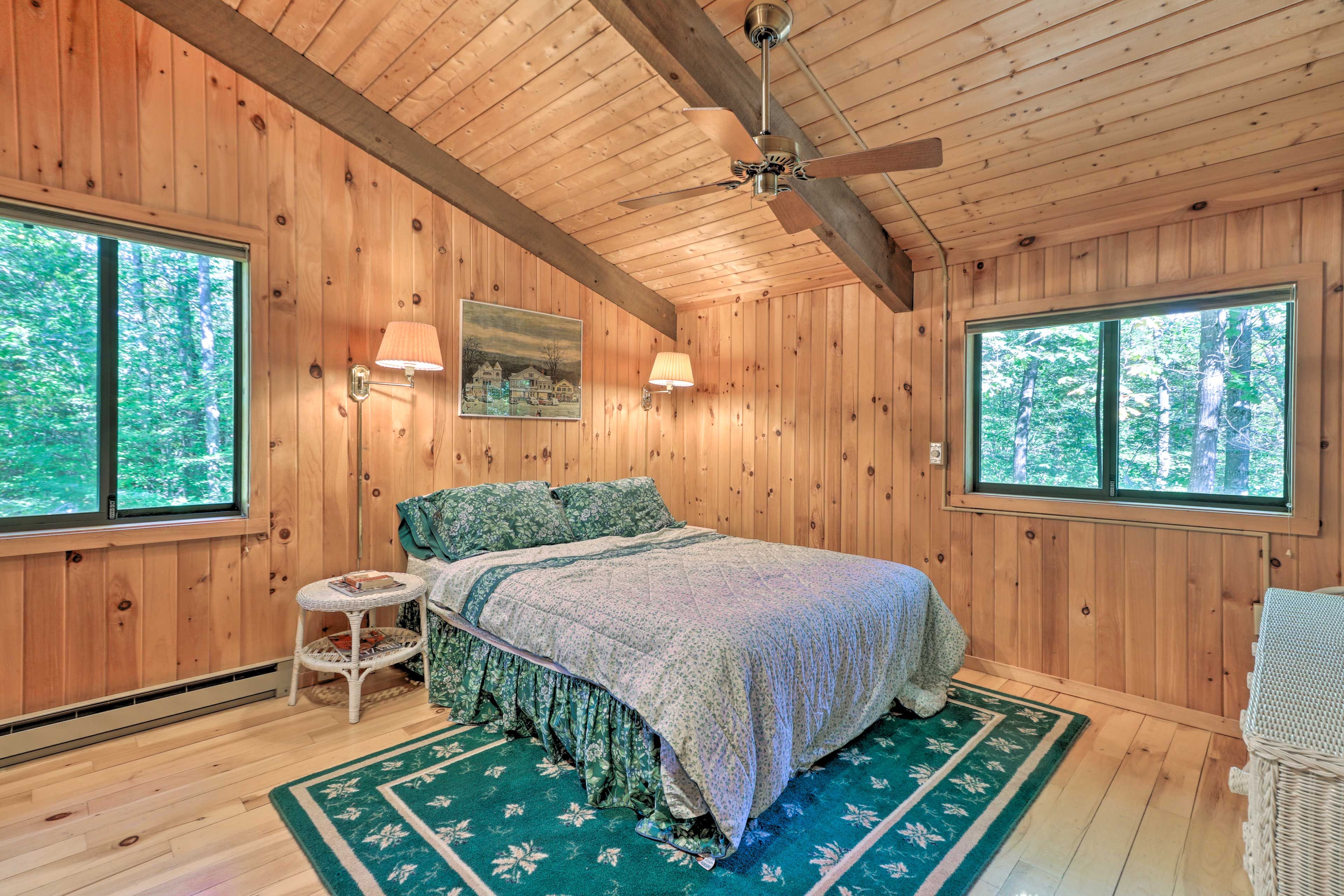 Bedroom 1 | Queen Bed