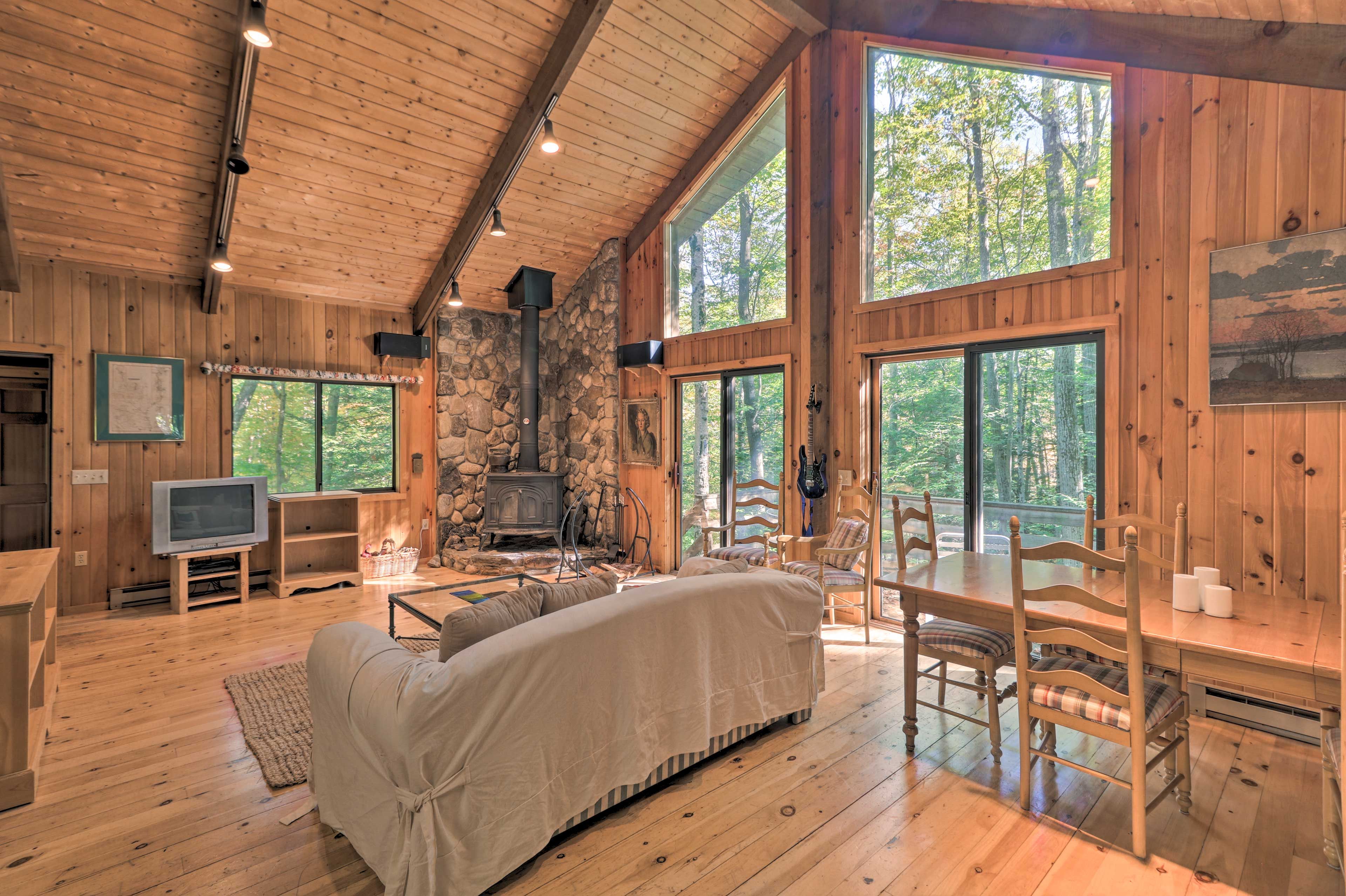 Interior | Open Floor Plan | Free WiFi