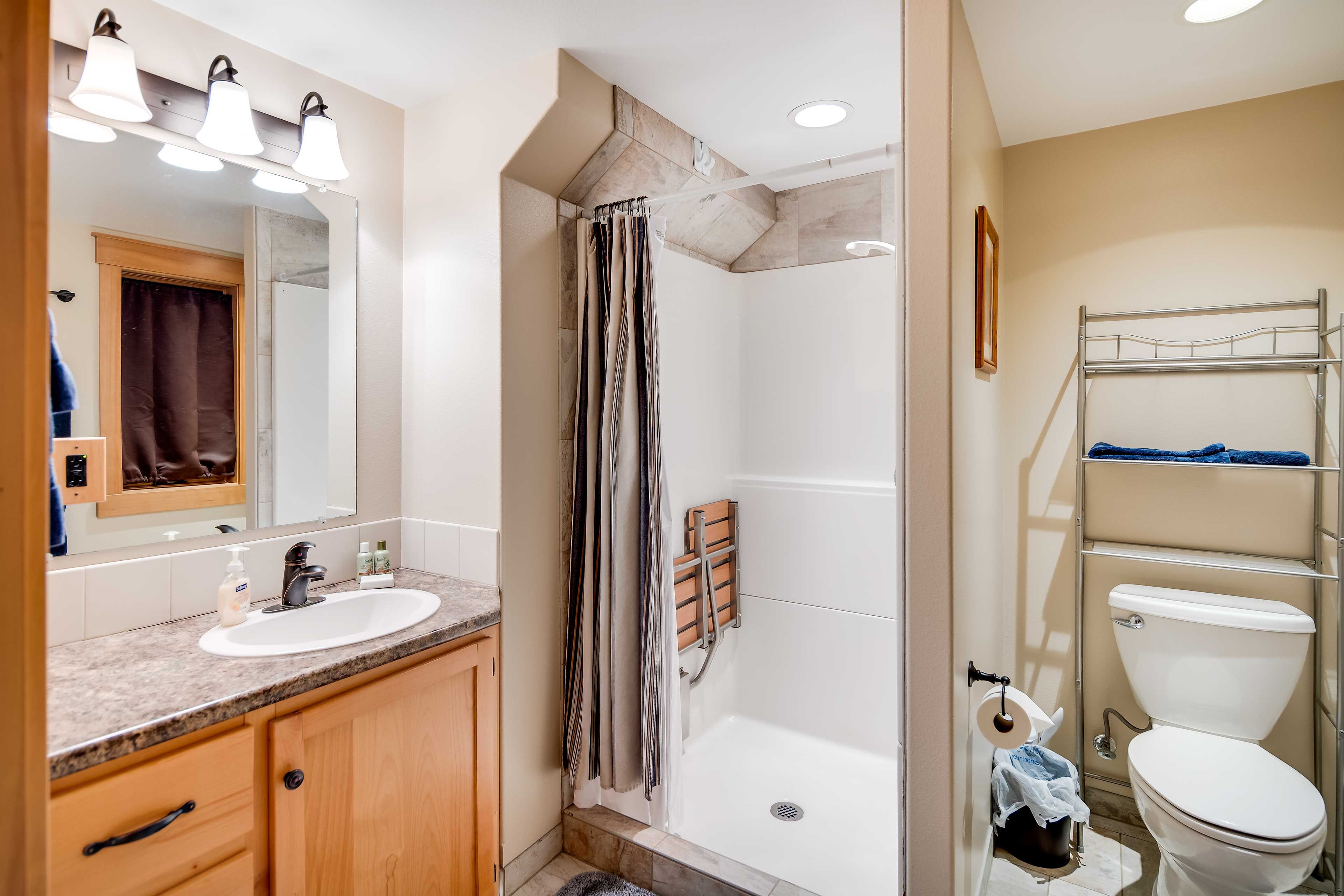 Full Bathroom | Towels Provided | Hair Dryer
